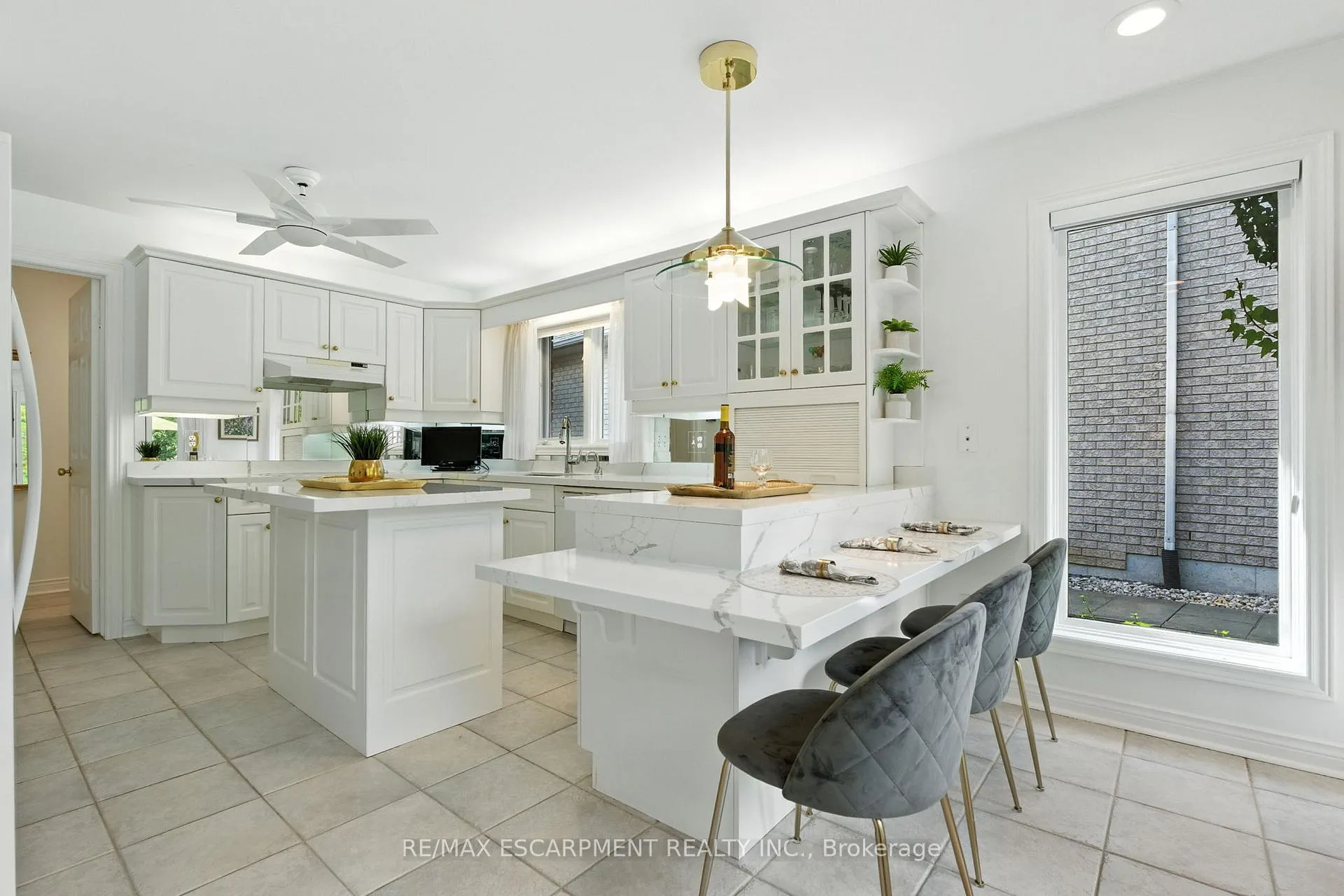 Photo 14 of 1104 Crofton Way, Burlington, Tyandaga — HOMEH