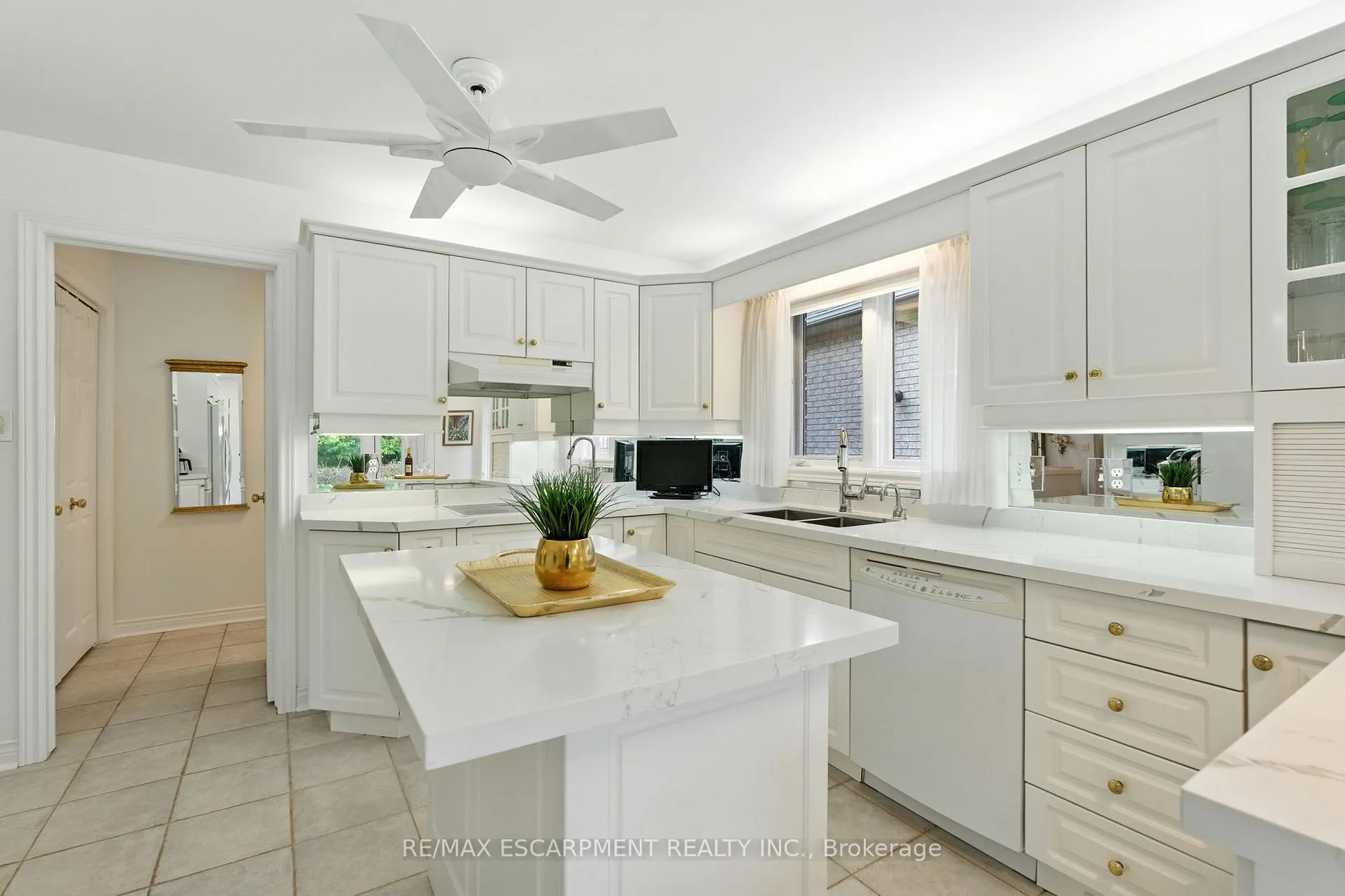 Photo 15 of 1104 Crofton Way, Burlington, Tyandaga — HOMEH