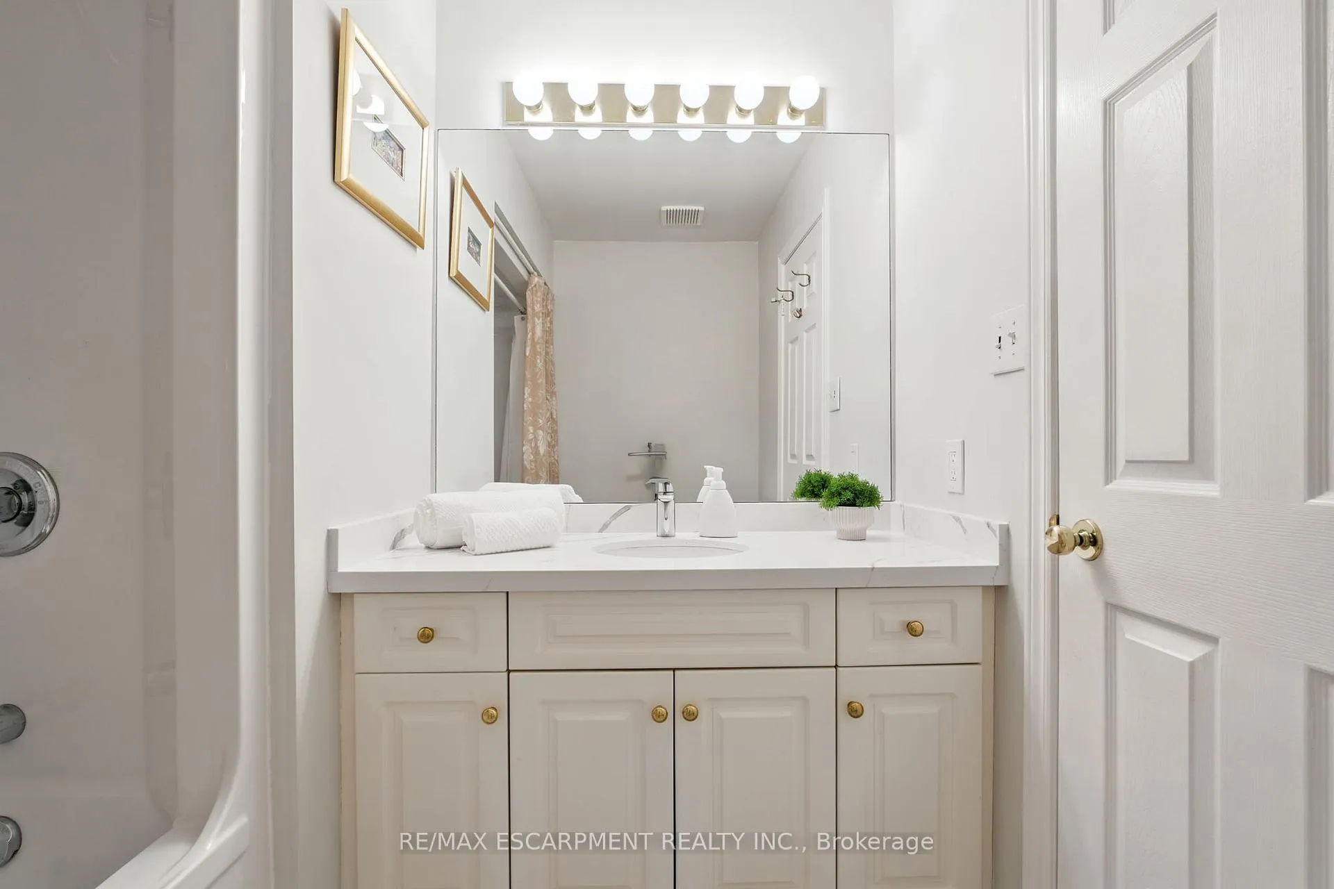 Photo 19 of 1104 Crofton Way, Burlington, Tyandaga — HOMEH