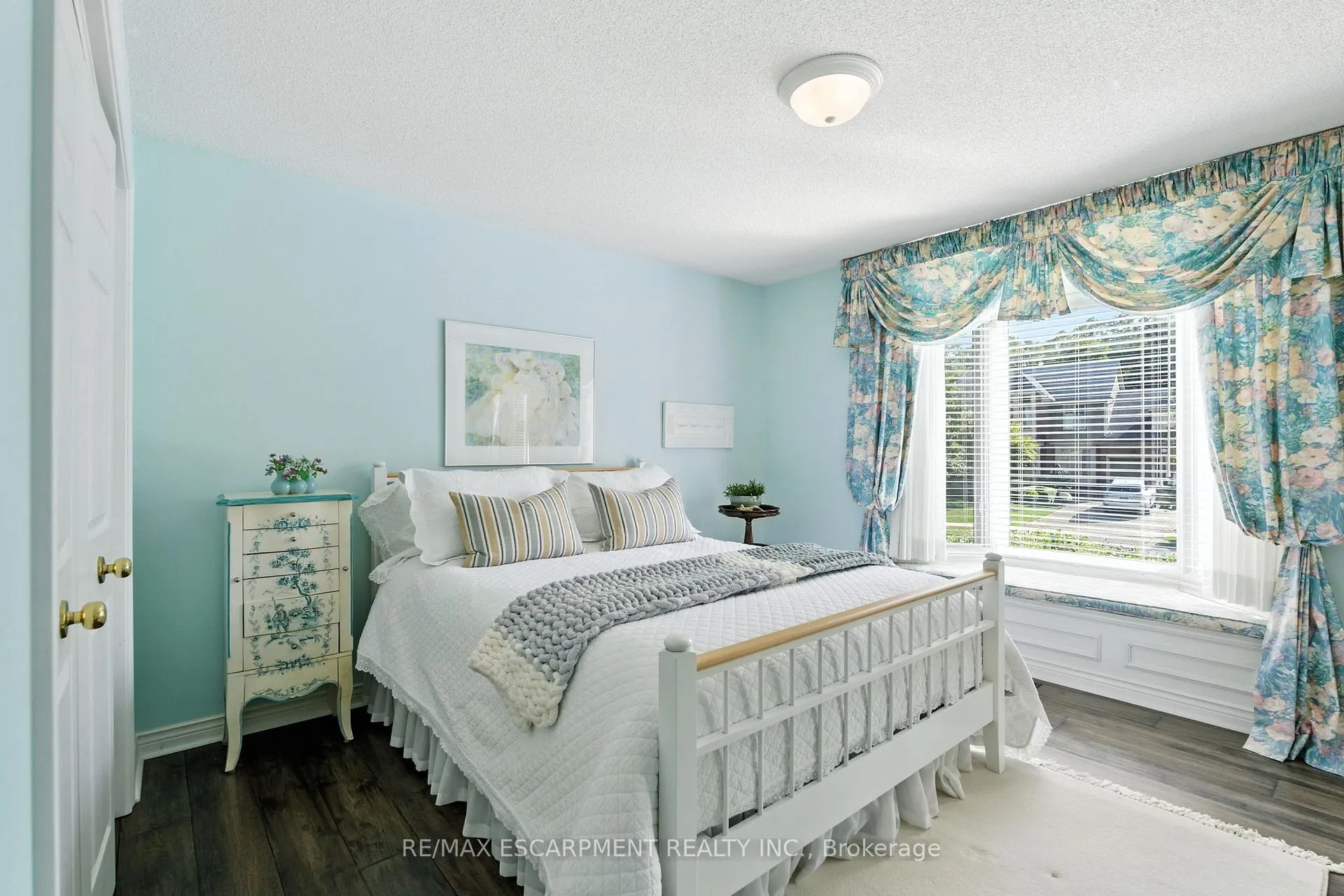 Photo 21 of 1104 Crofton Way, Burlington, Tyandaga — HOMEH