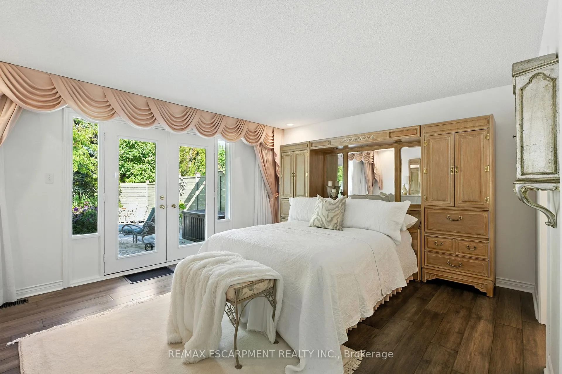 Photo 23 of 1104 Crofton Way, Burlington, Tyandaga — HOMEH