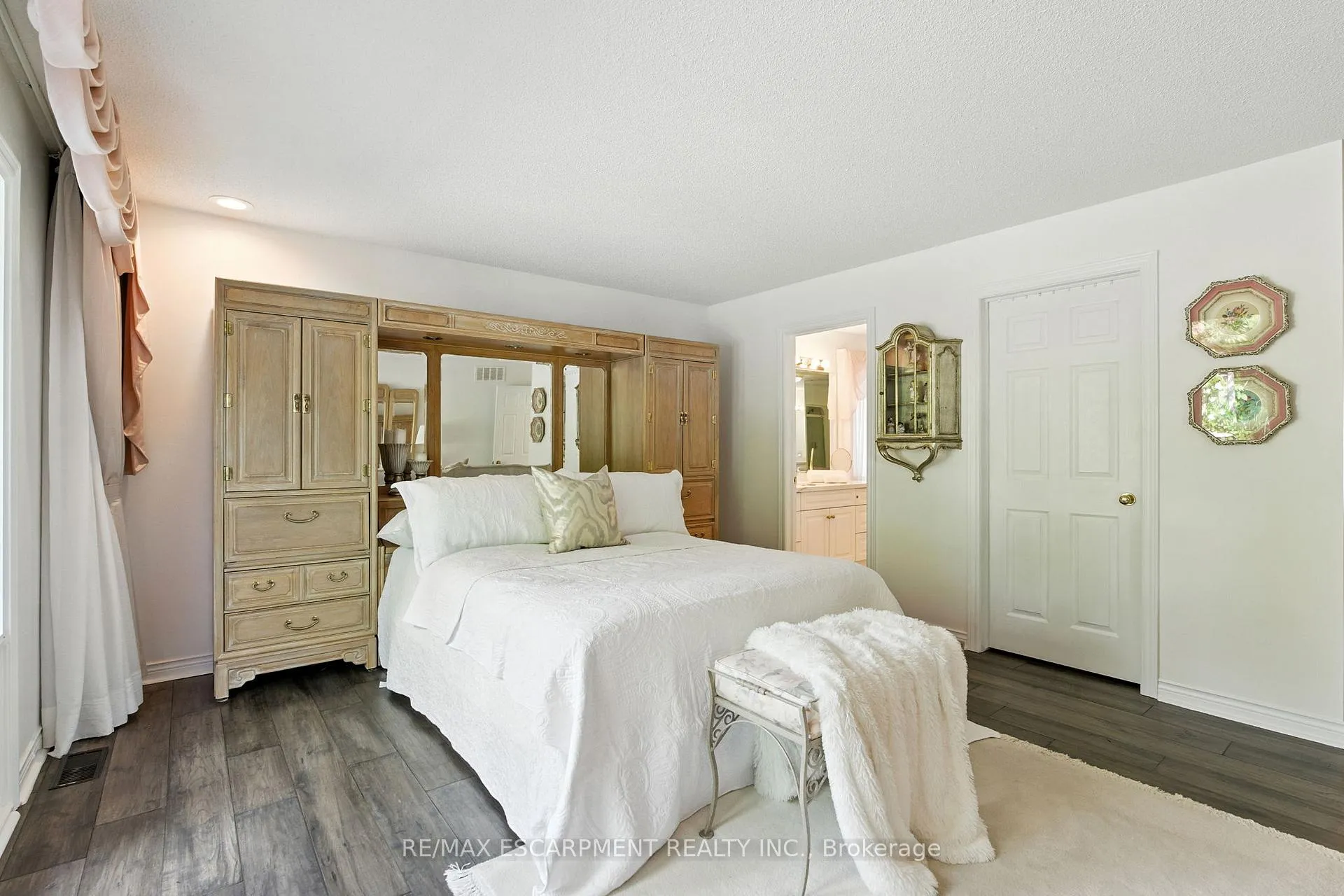 Photo 24 of 1104 Crofton Way, Burlington, Tyandaga — HOMEH