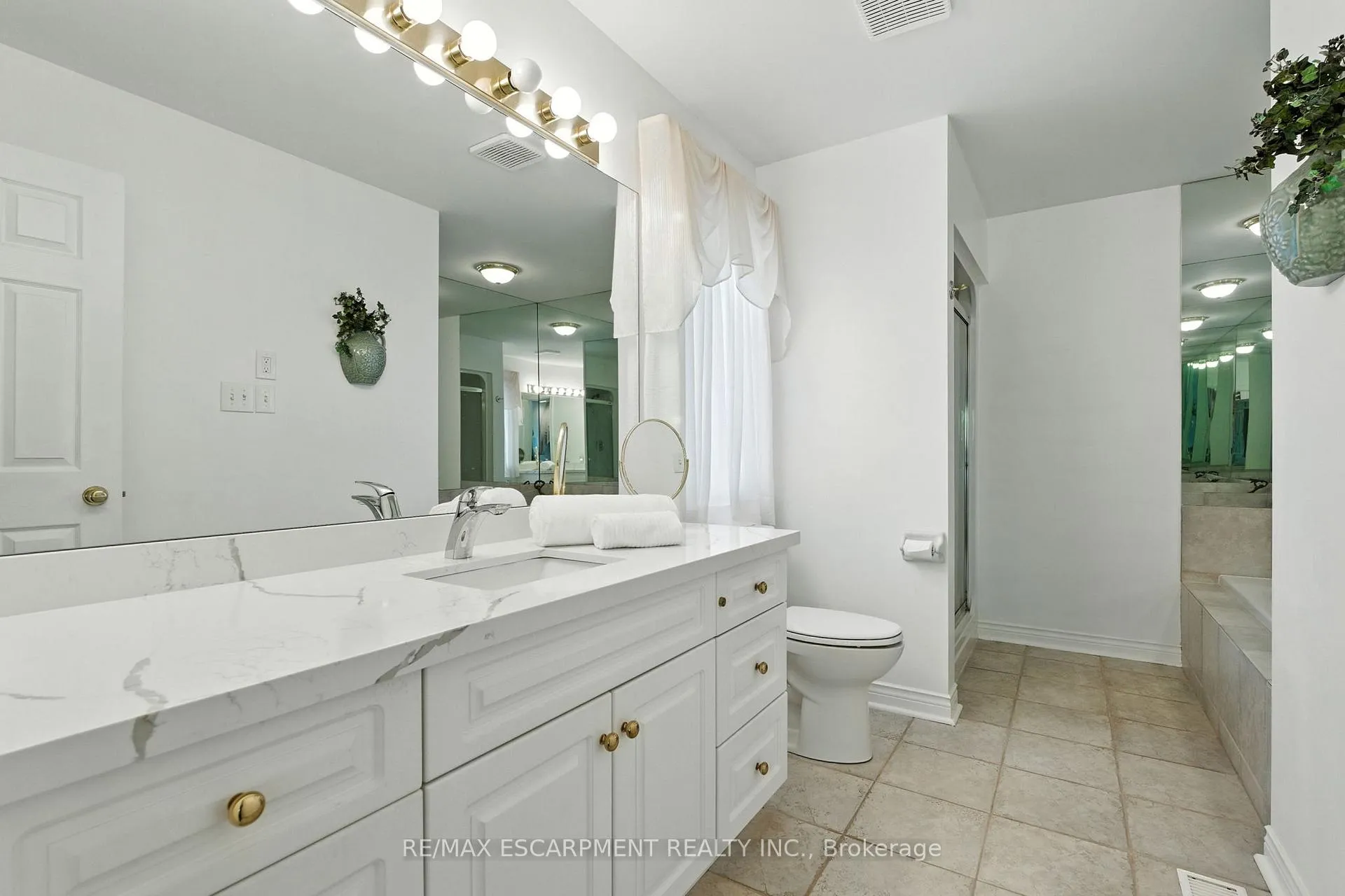 Photo 25 of 1104 Crofton Way, Burlington, Tyandaga — HOMEH