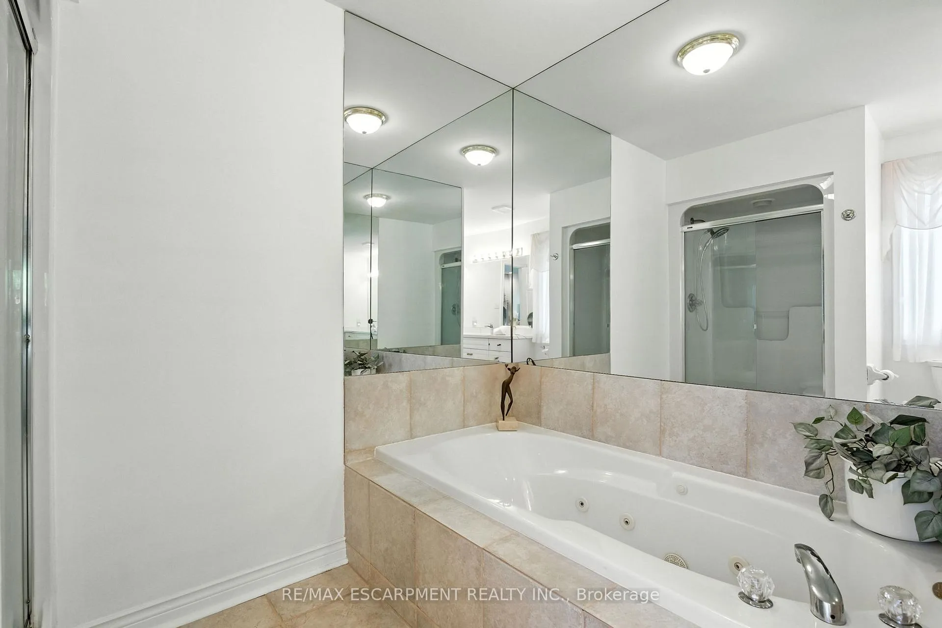 Photo 26 of 1104 Crofton Way, Burlington, Tyandaga — HOMEH