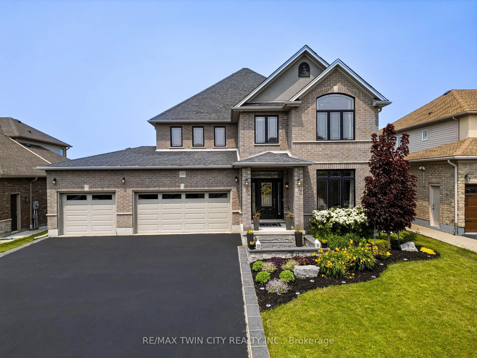 Photo 1 of 139 Schweitzer Crescent, Wellesley — HOMEH
