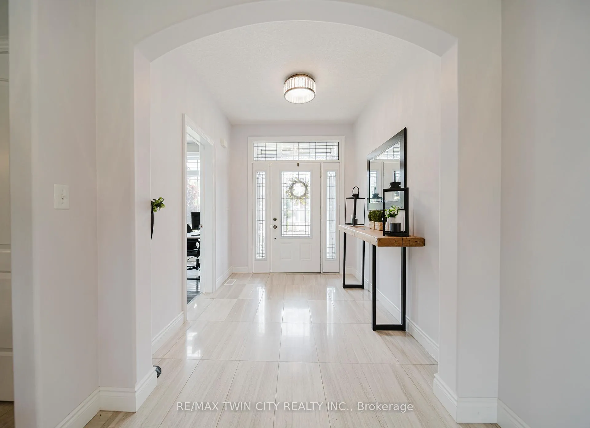 Photo 2 of 139 Schweitzer Crescent, Wellesley — HOMEH
