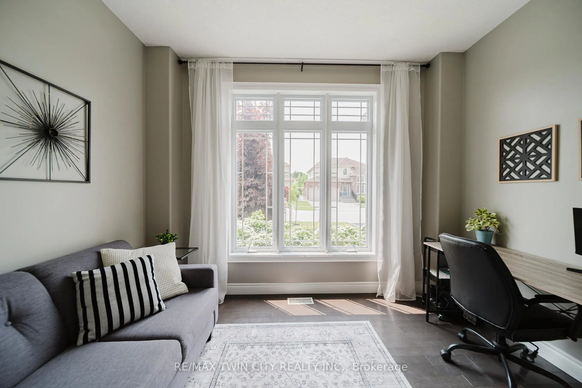 Photo 5 of 139 Schweitzer Crescent, Wellesley — HOMEH
