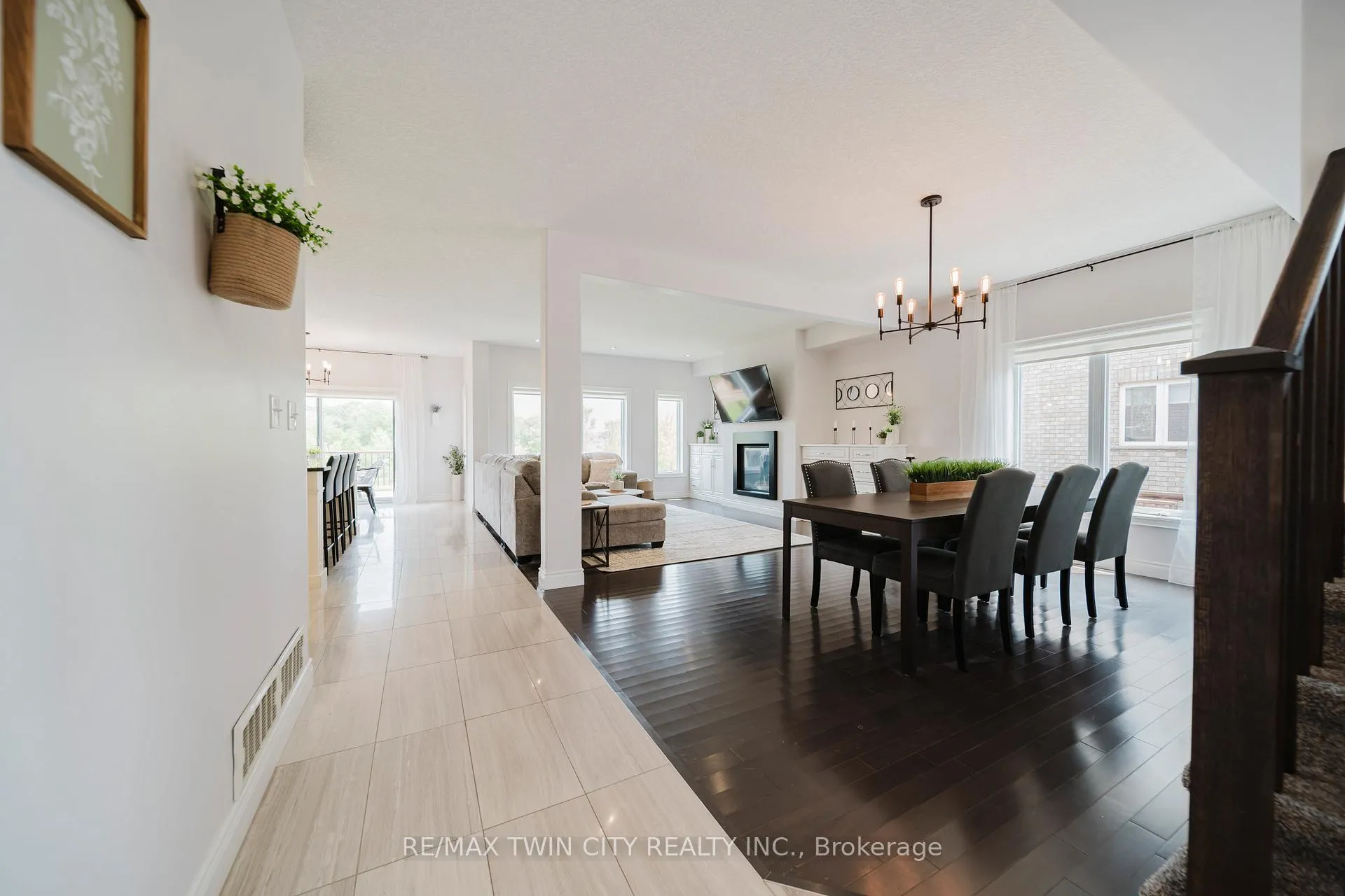 Photo 6 of 139 Schweitzer Crescent, Wellesley — HOMEH