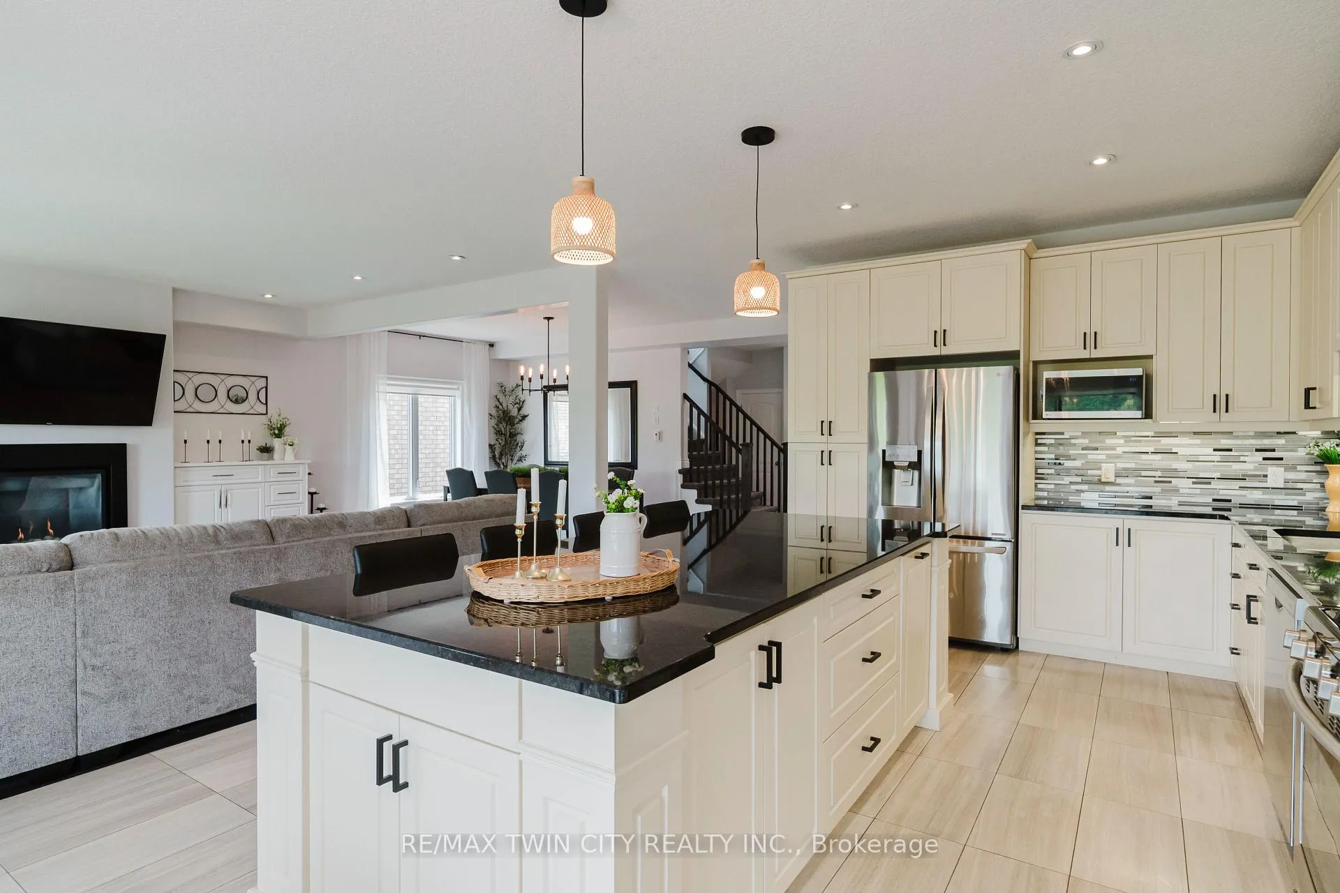 Photo 16 of 139 Schweitzer Crescent, Wellesley — HOMEH