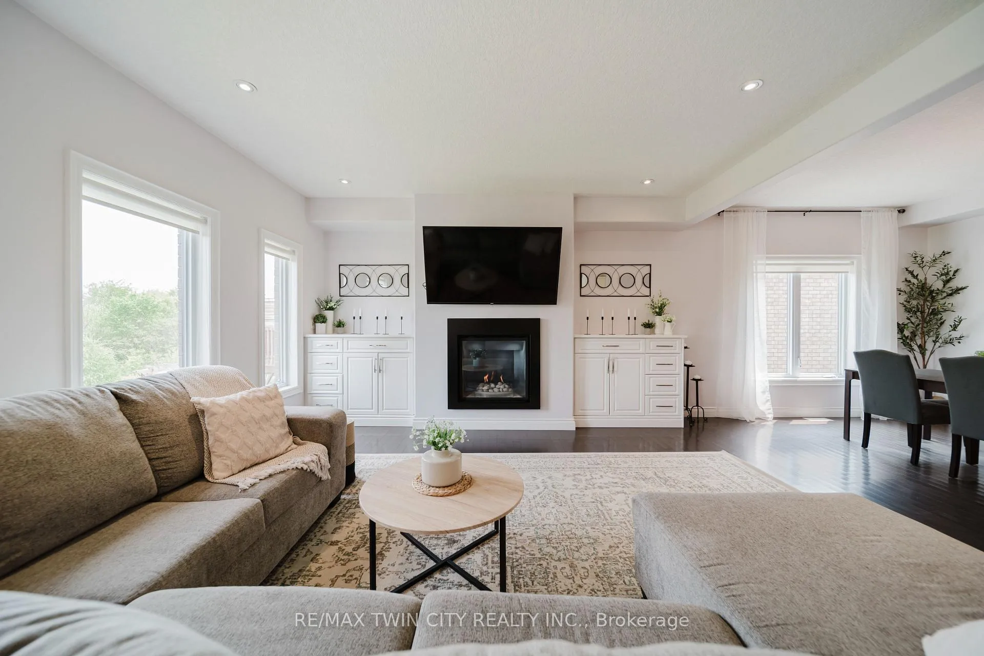 Photo 18 of 139 Schweitzer Crescent, Wellesley — HOMEH
