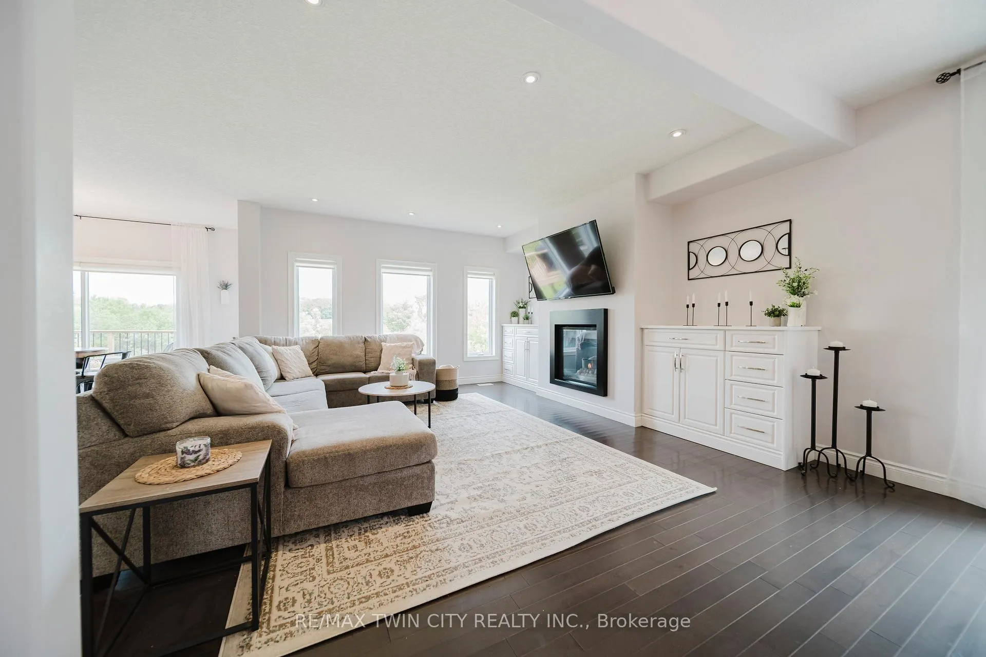 Photo 19 of 139 Schweitzer Crescent, Wellesley — HOMEH