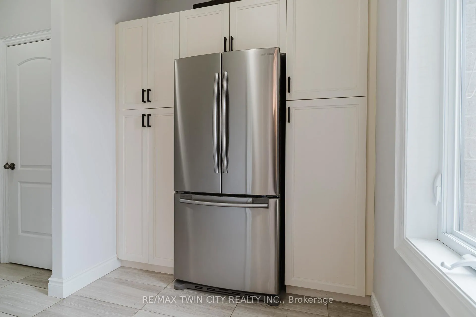 Photo 24 of 139 Schweitzer Crescent, Wellesley — HOMEH