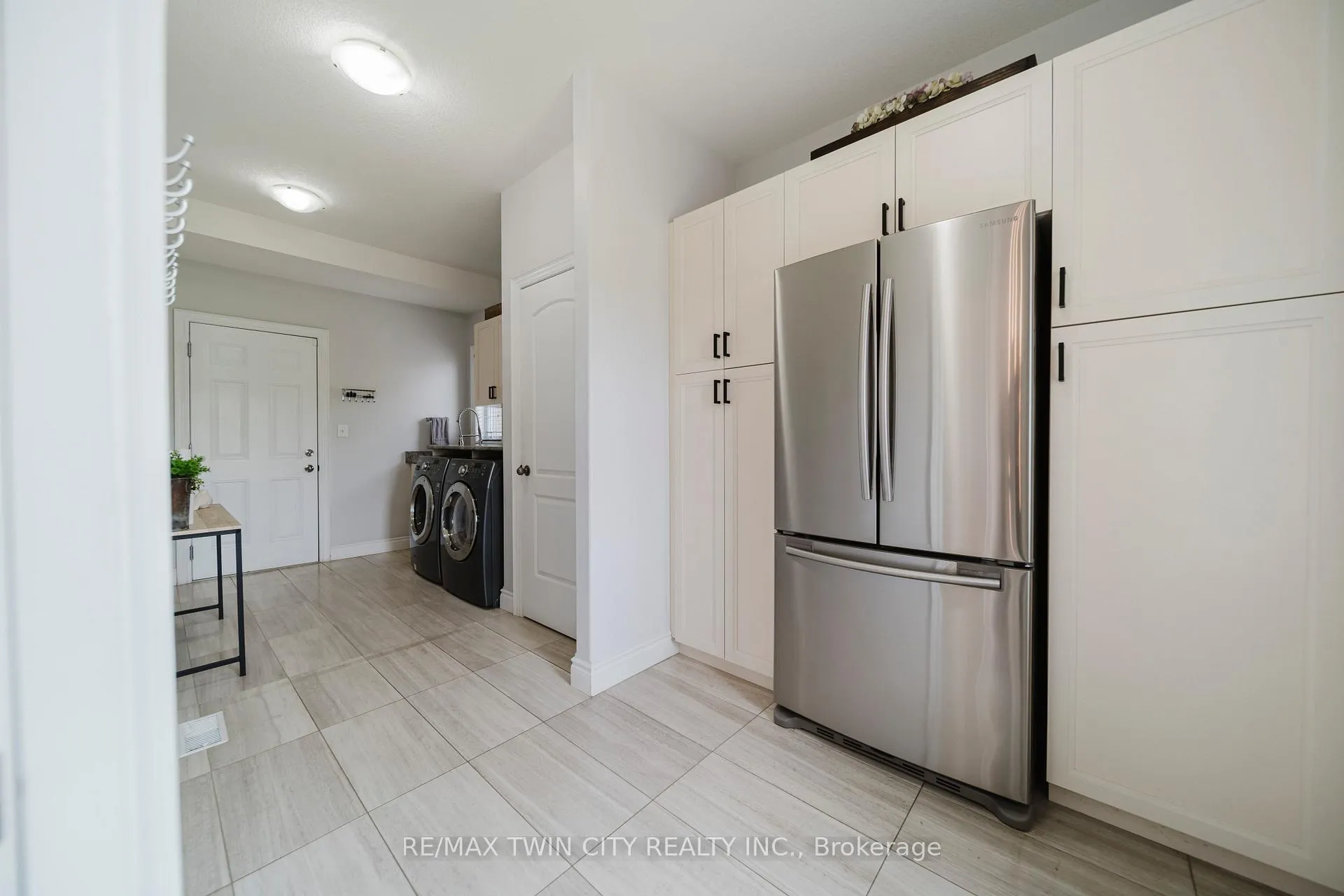 Photo 25 of 139 Schweitzer Crescent, Wellesley — HOMEH