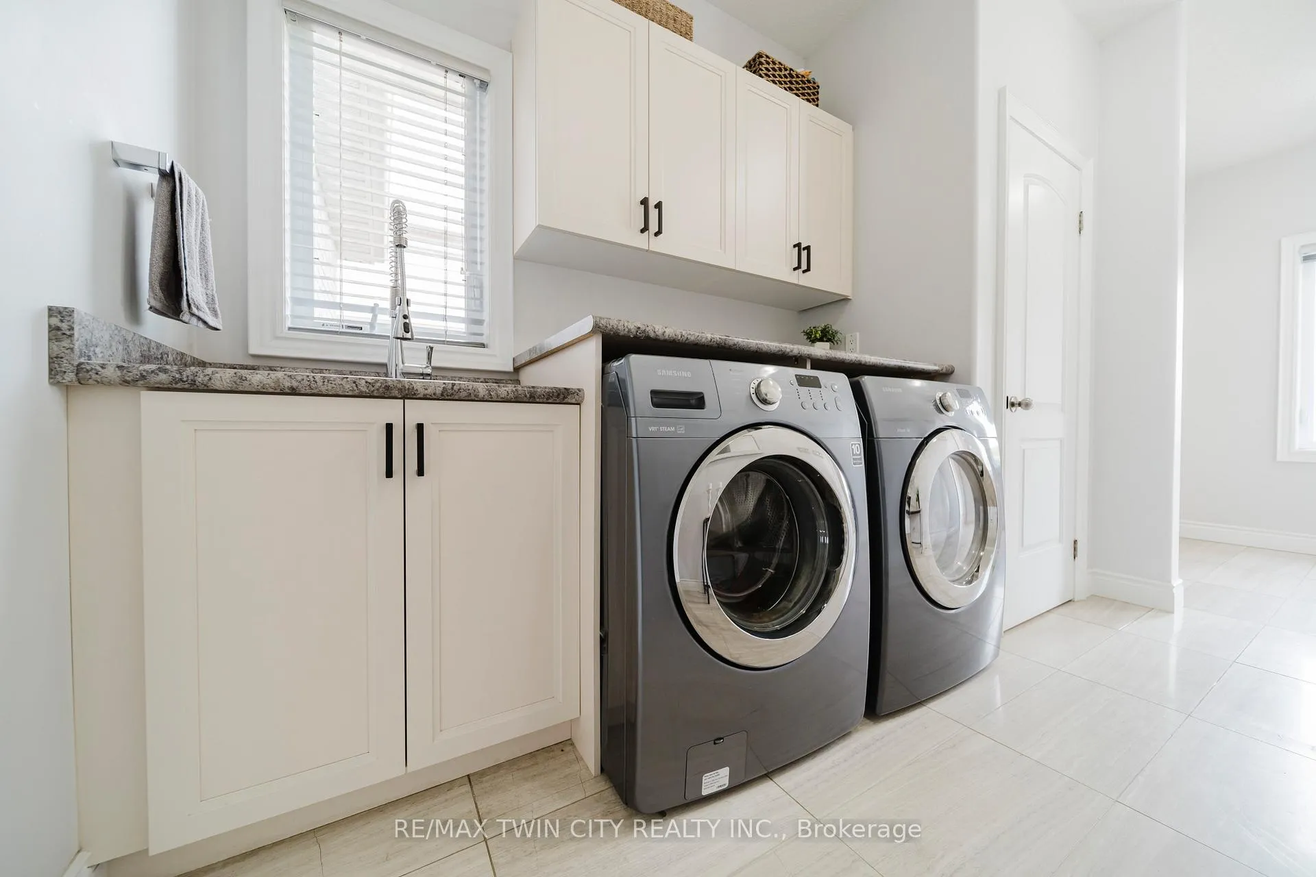 Photo 26 of 139 Schweitzer Crescent, Wellesley — HOMEH