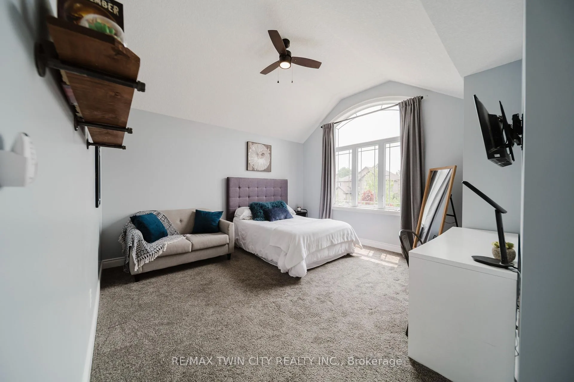 Photo 29 of 139 Schweitzer Crescent, Wellesley — HOMEH
