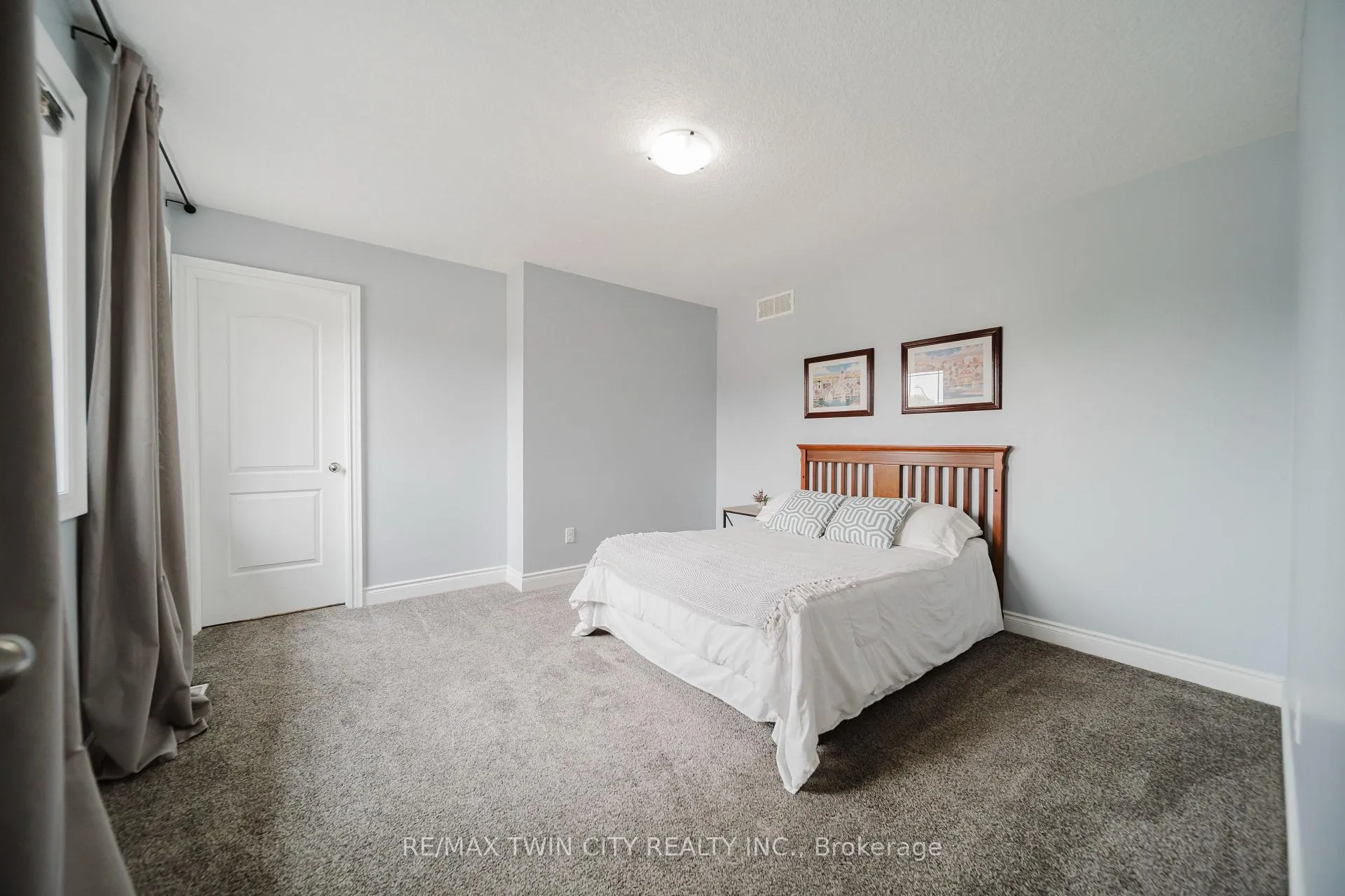 Photo 30 of 139 Schweitzer Crescent, Wellesley — HOMEH