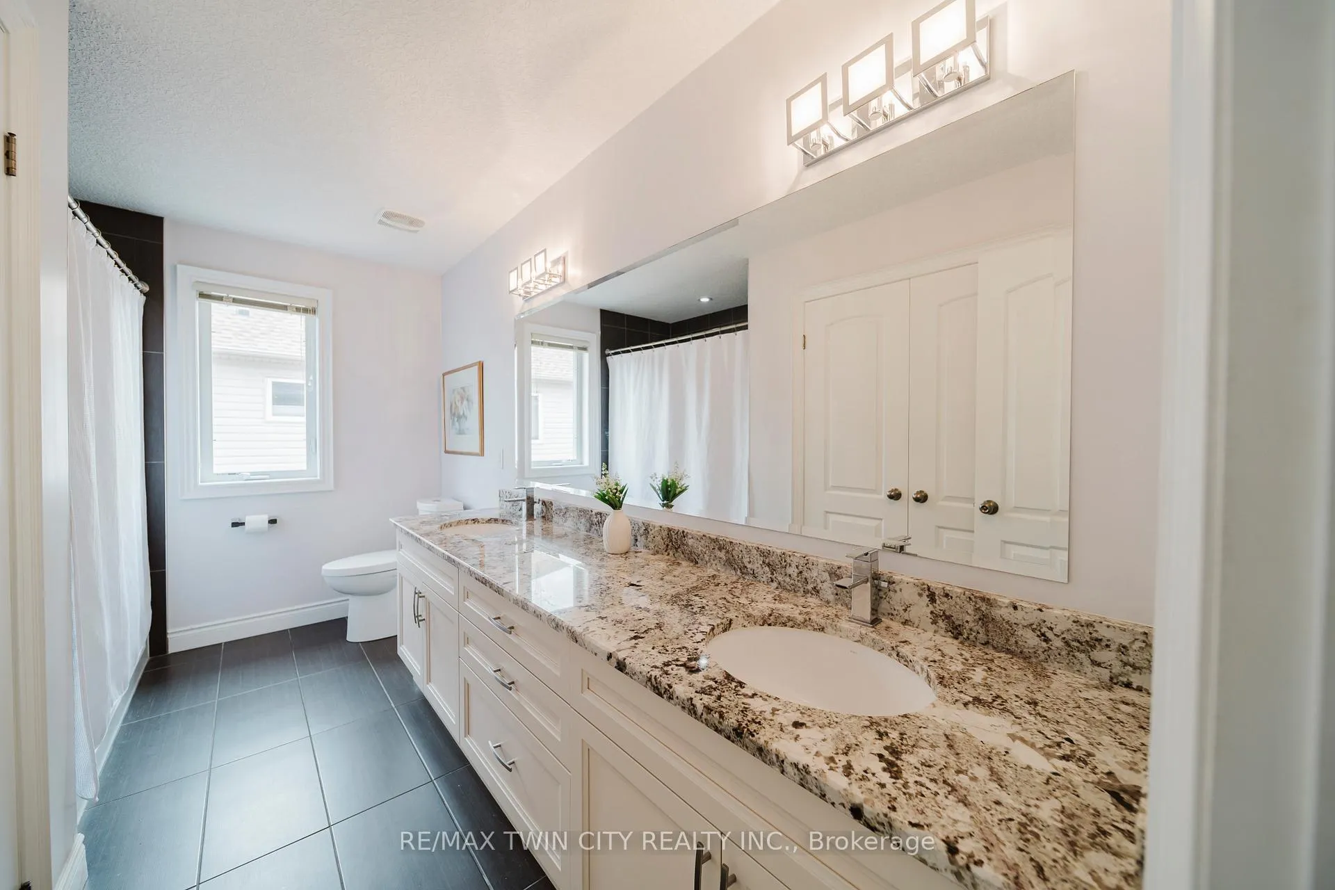 Photo 31 of 139 Schweitzer Crescent, Wellesley — HOMEH