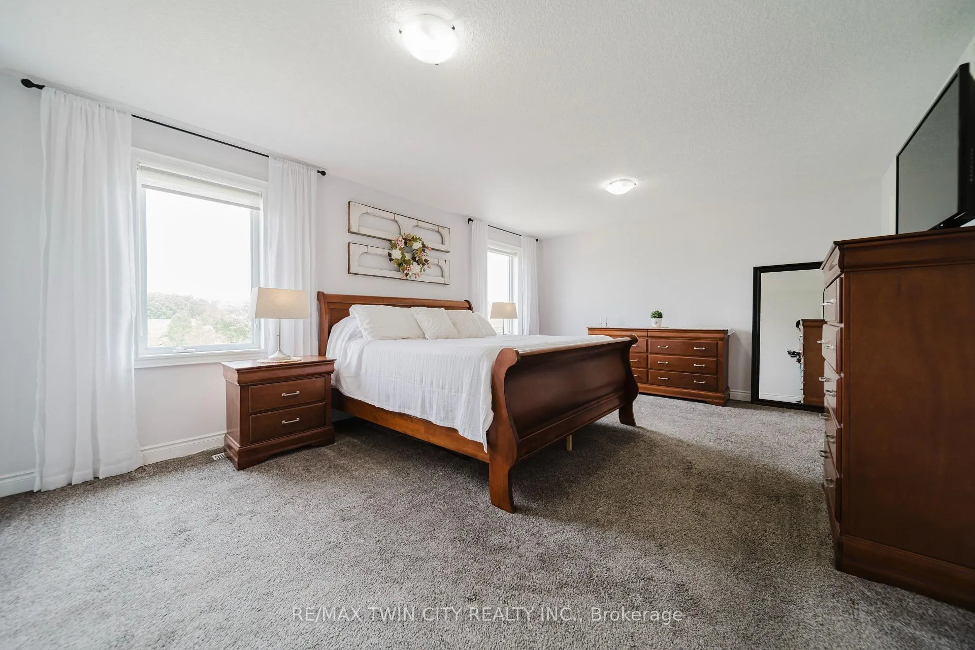 Photo 33 of 139 Schweitzer Crescent, Wellesley — HOMEH