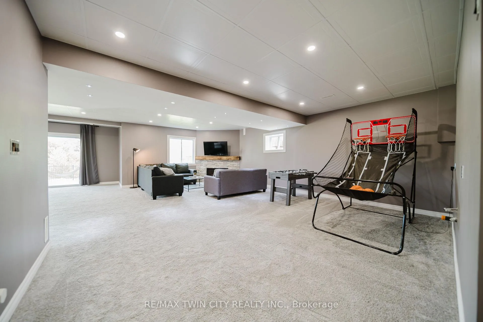 Photo 37 of 139 Schweitzer Crescent, Wellesley — HOMEH