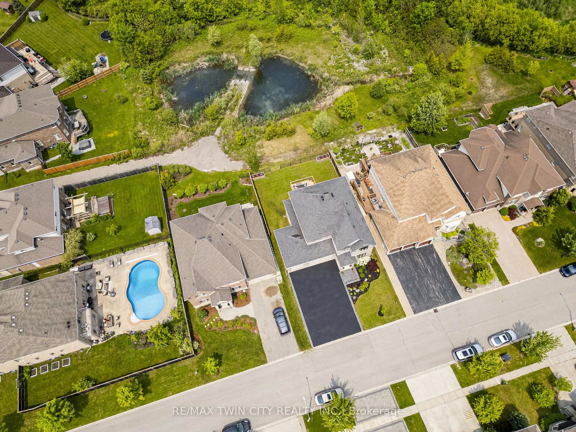 Photo 49 of 139 Schweitzer Crescent, Wellesley — HOMEH