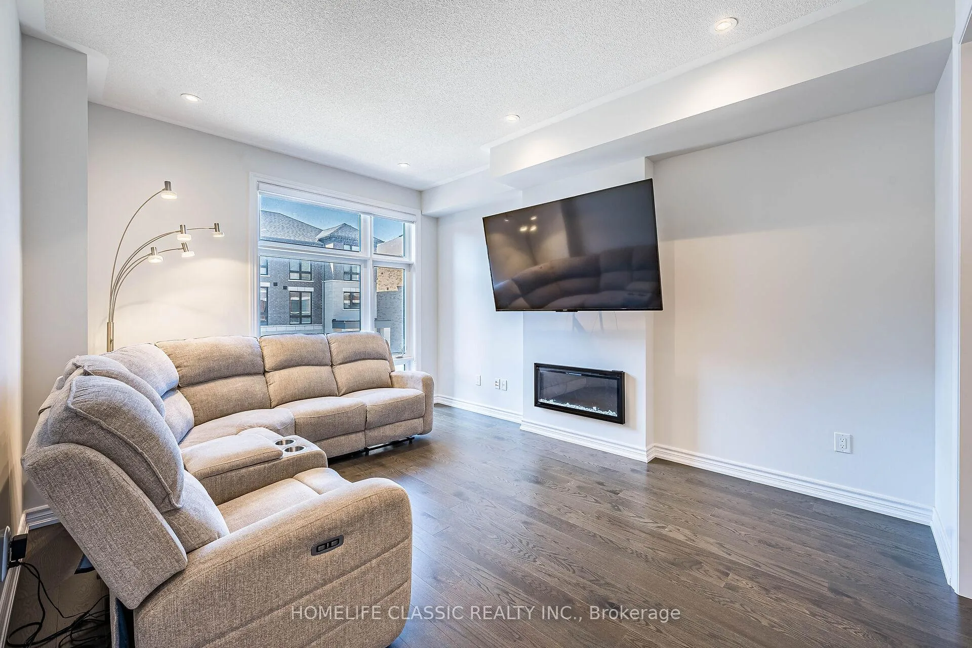Photo 5 of 57 Douet Lane, Ajax, South East — HOMEH