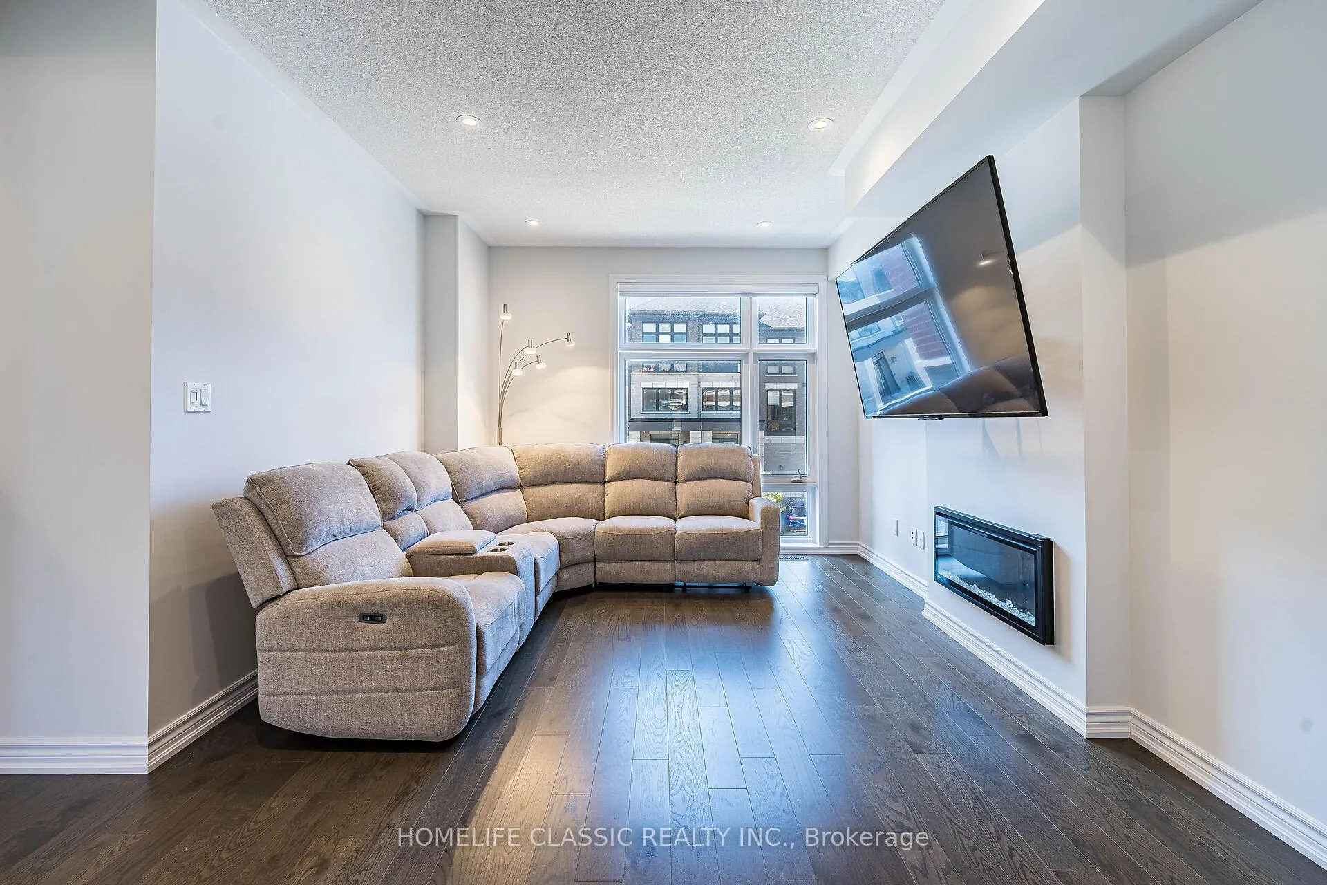Photo 6 of 57 Douet Lane, Ajax, South East — HOMEH
