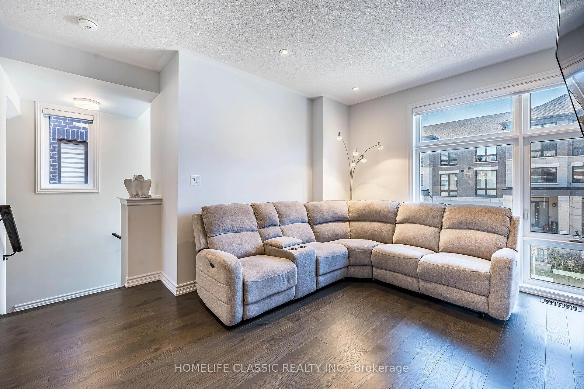 Photo 7 of 57 Douet Lane, Ajax, South East — HOMEH