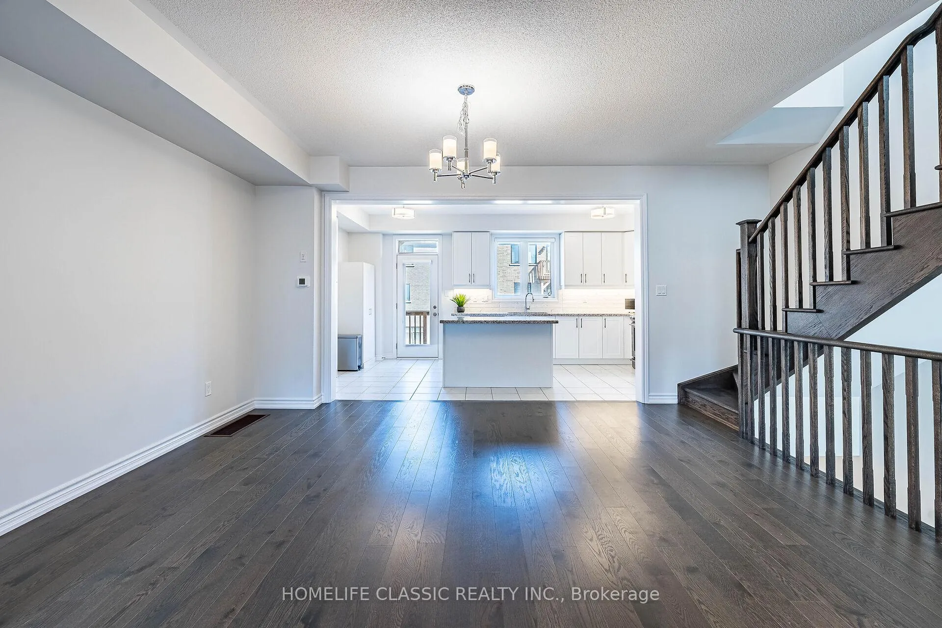 Photo 10 of 57 Douet Lane, Ajax, South East — HOMEH