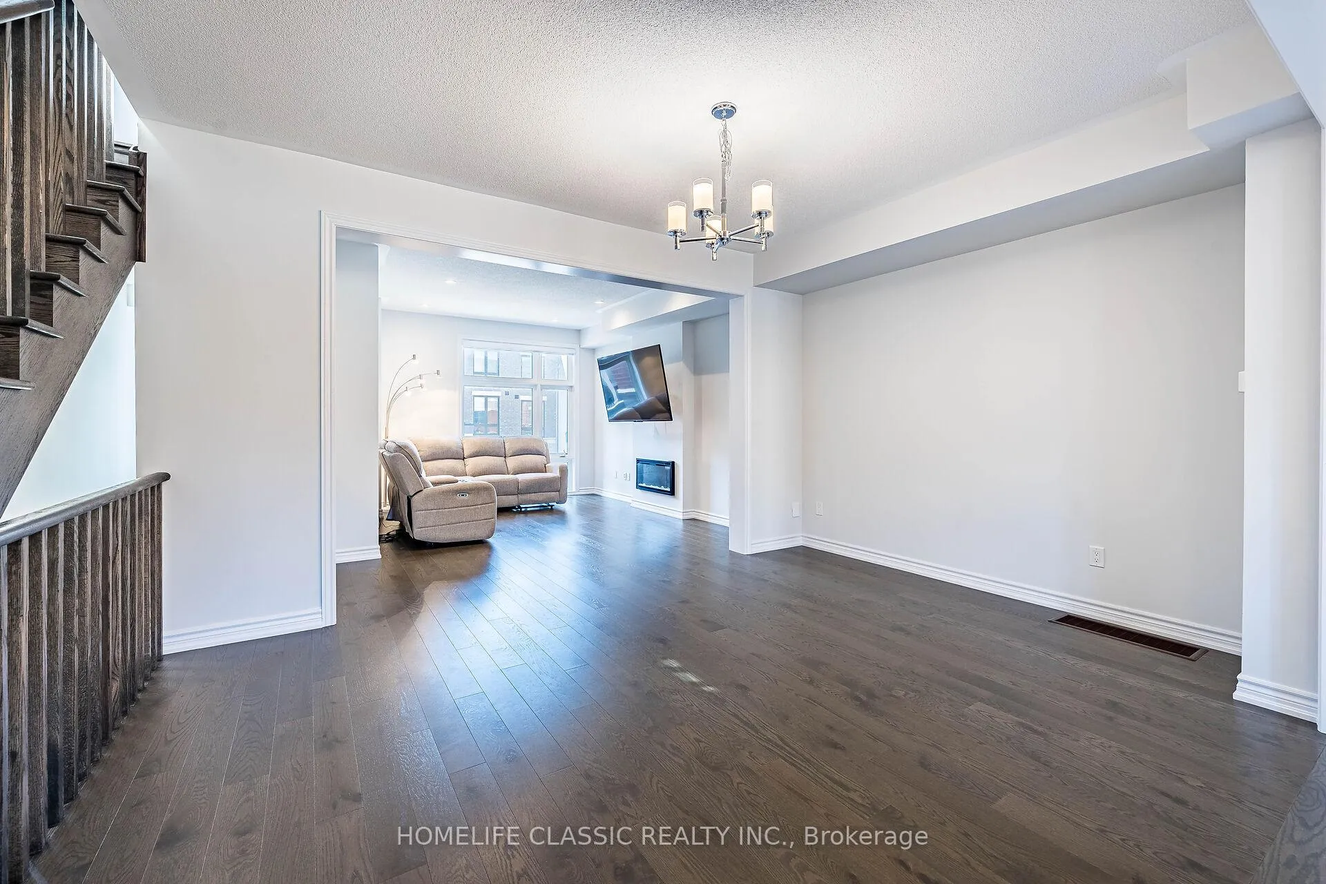 Photo 14 of 57 Douet Lane, Ajax, South East — HOMEH
