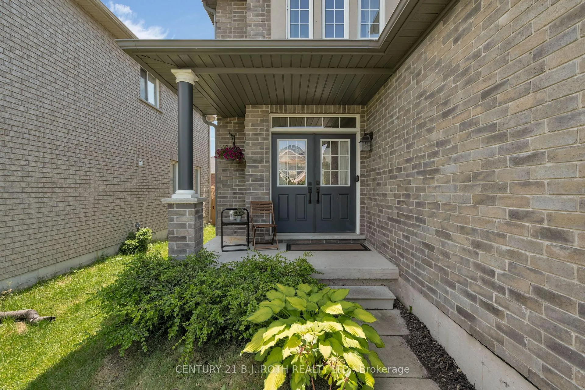Photo 2 of 61 Sovereign's Gate, Barrie, Innis-Shore — HOMEH