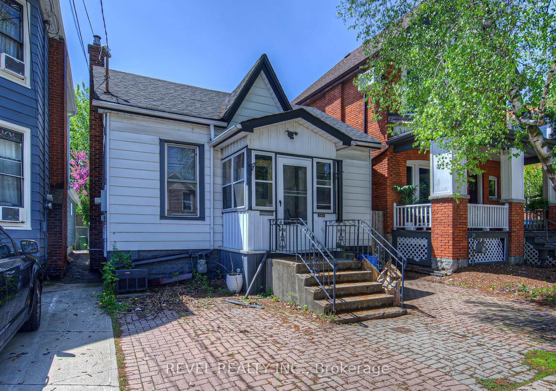 Photo 2 of 345 Hunter Street W, Hamilton, Kirkendall — HOMEH