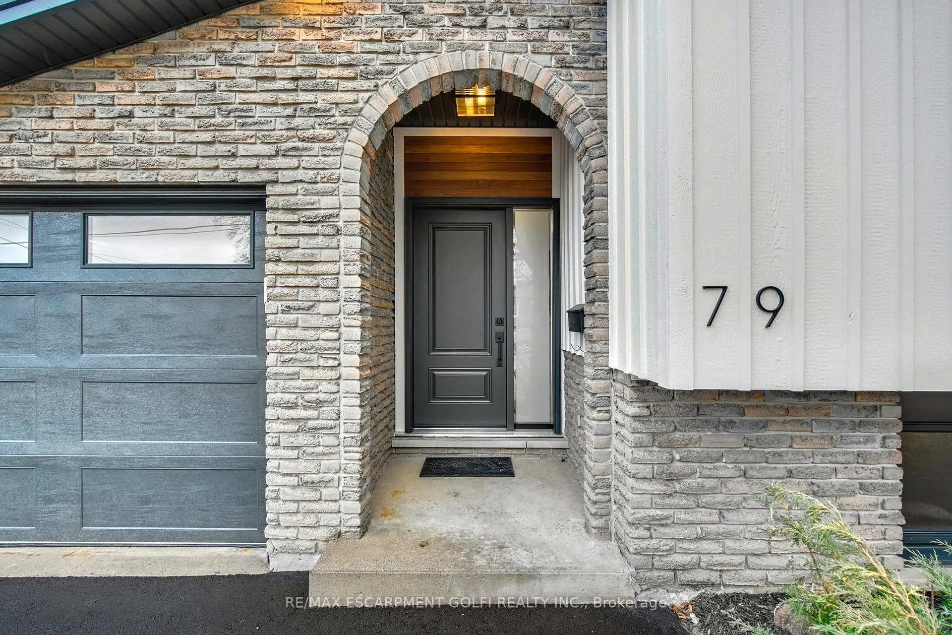Photo 4 of 79 Hanover Place, Hamilton, Gershome — HOMEH