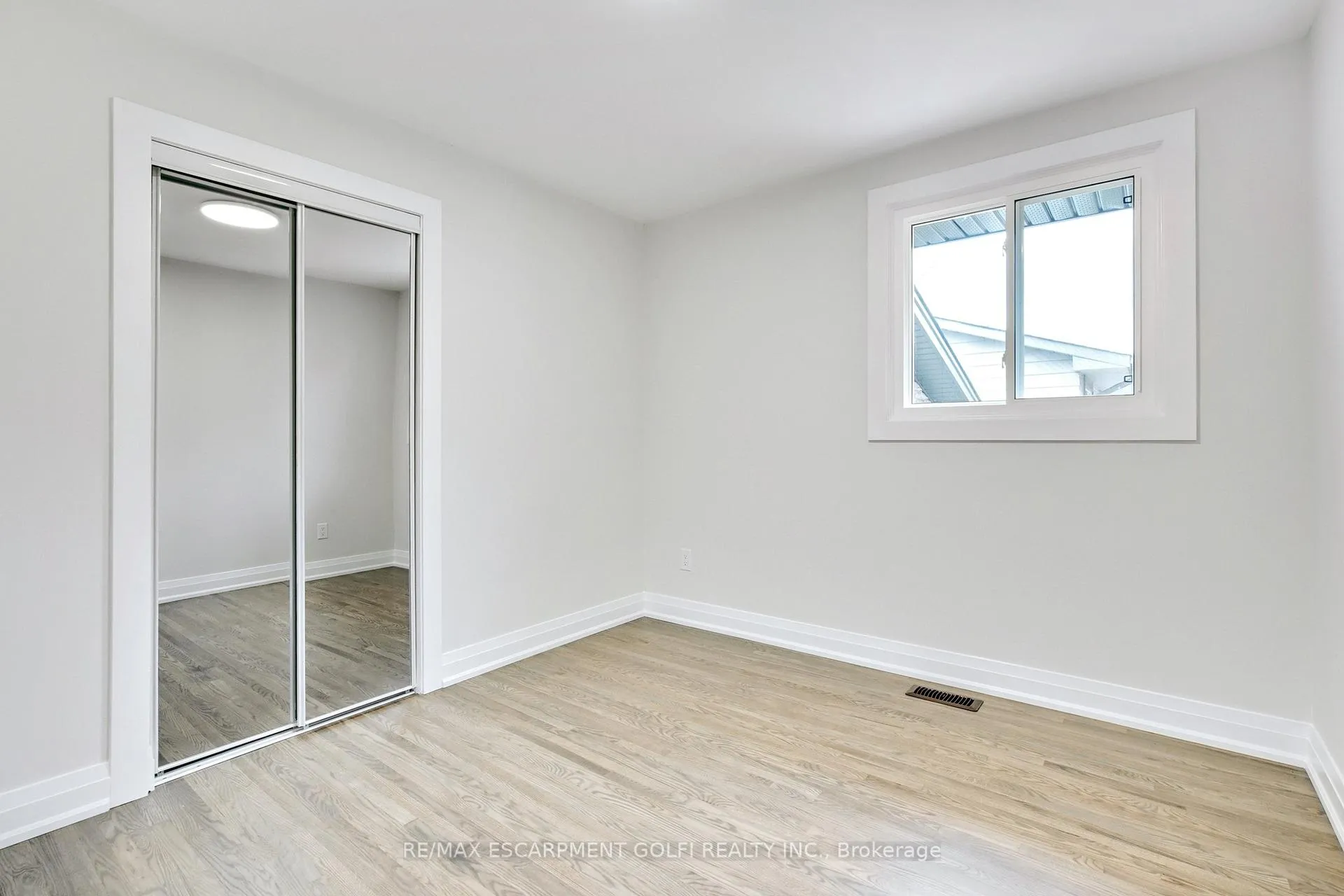 Photo 21 of 79 Hanover Place, Hamilton, Gershome — HOMEH