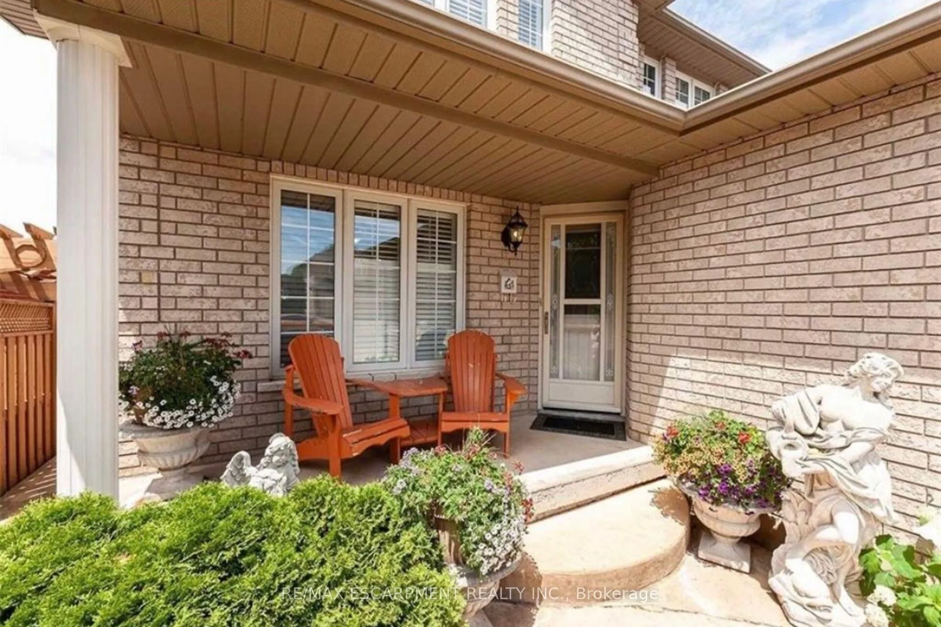 Photo 3 of 22 Timothy Place, Hamilton, Crerar — HOMEH