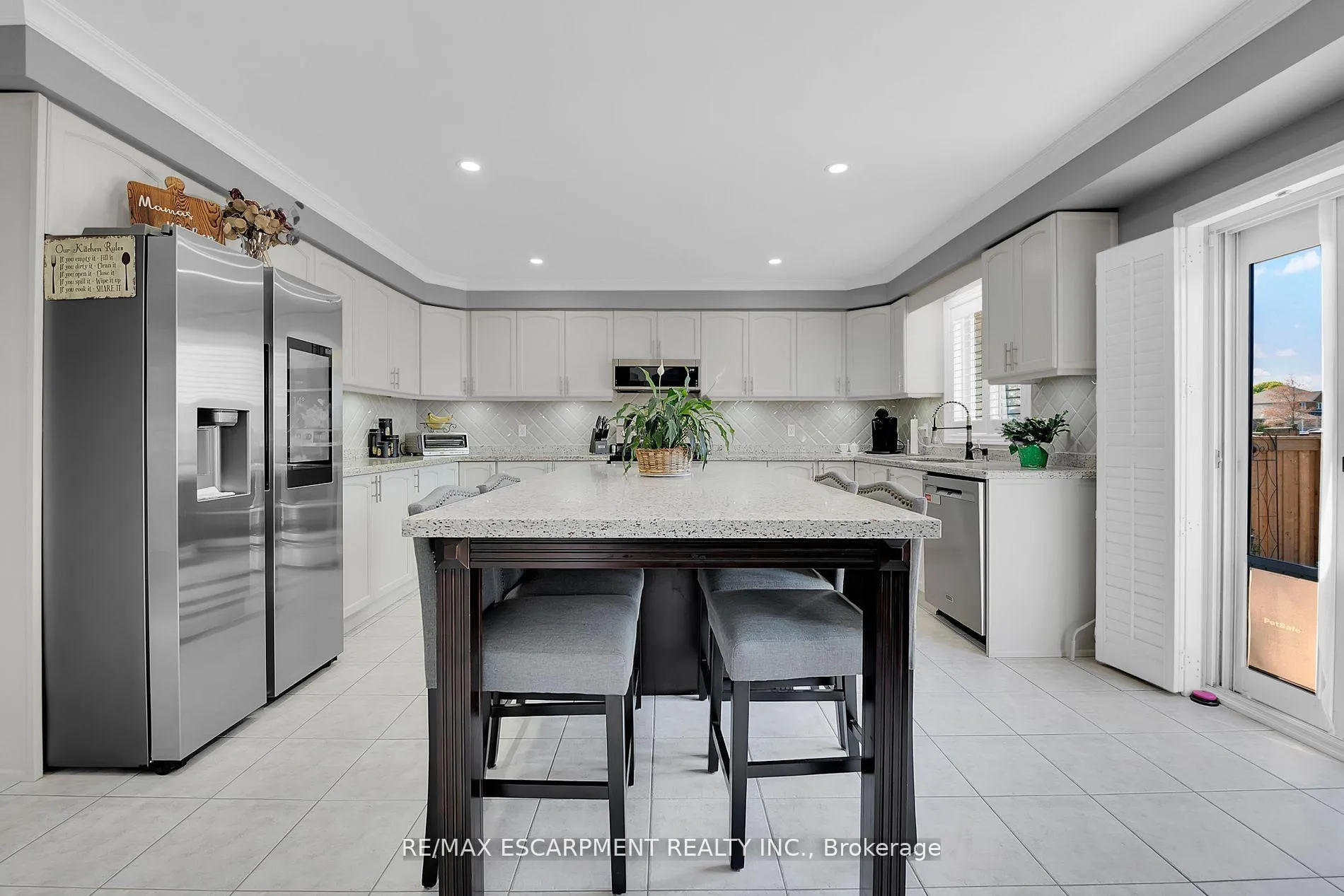 Photo 11 of 22 Timothy Place, Hamilton, Crerar — HOMEH