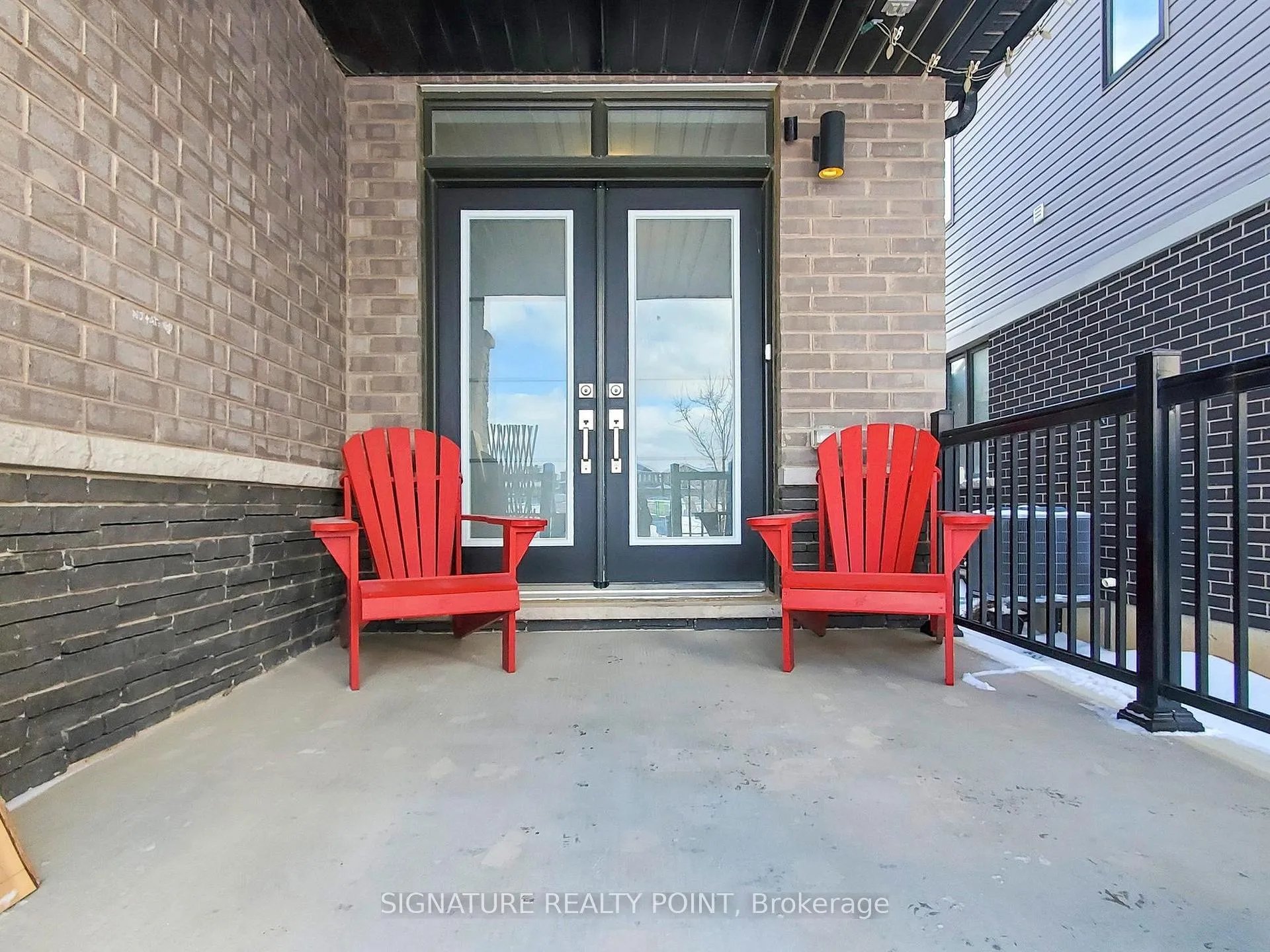 Photo 3 of 32 Whithorn Crescent, Haldimand — HOMEH