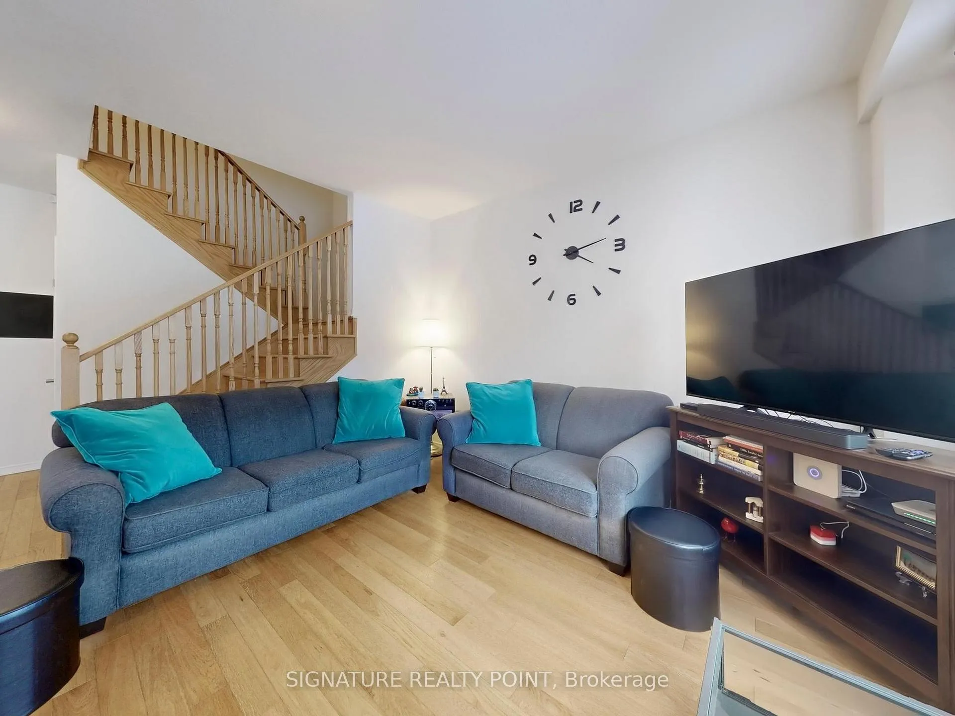 Photo 5 of 32 Whithorn Crescent, Haldimand — HOMEH
