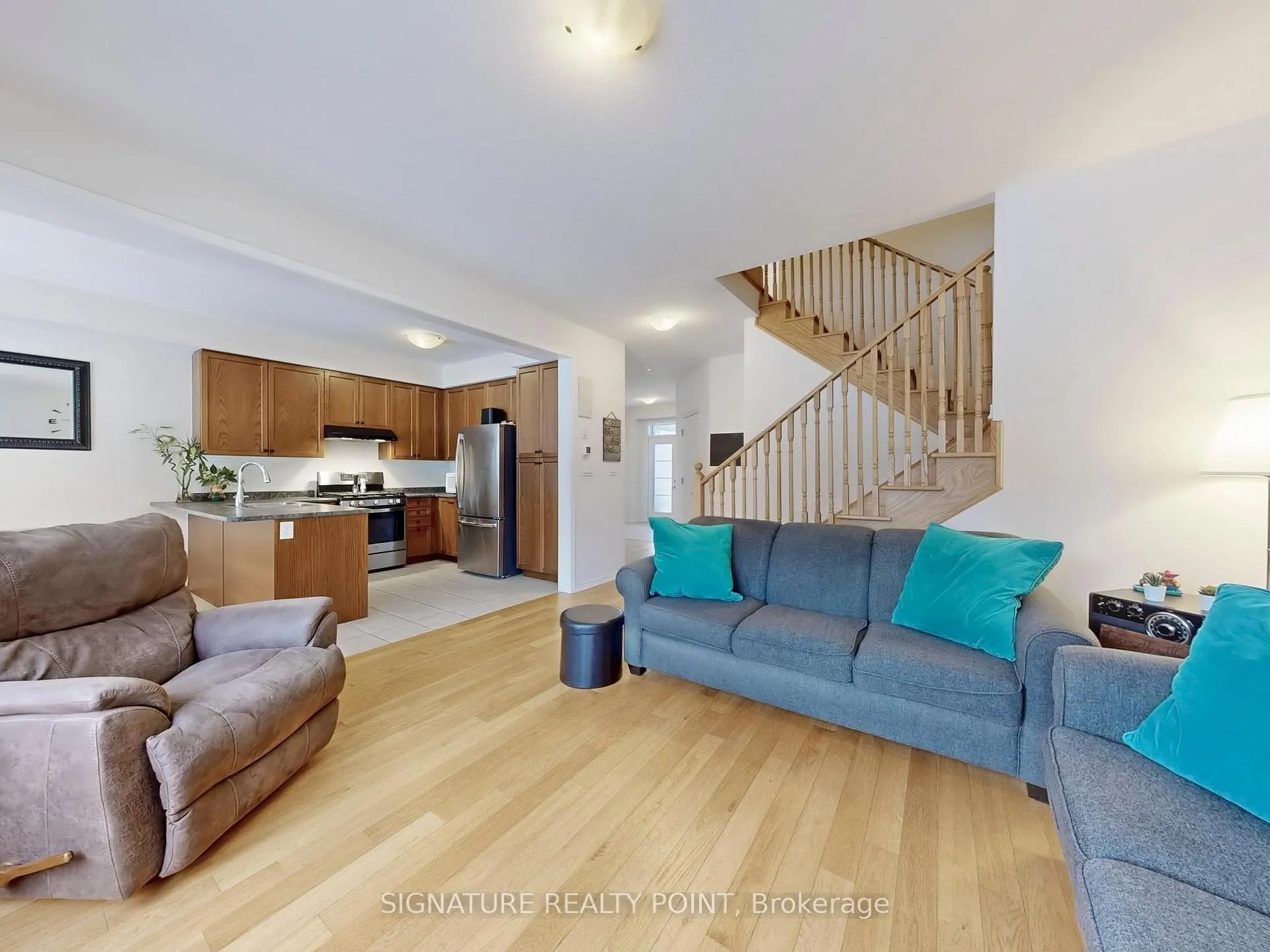 Photo 6 of 32 Whithorn Crescent, Haldimand — HOMEH