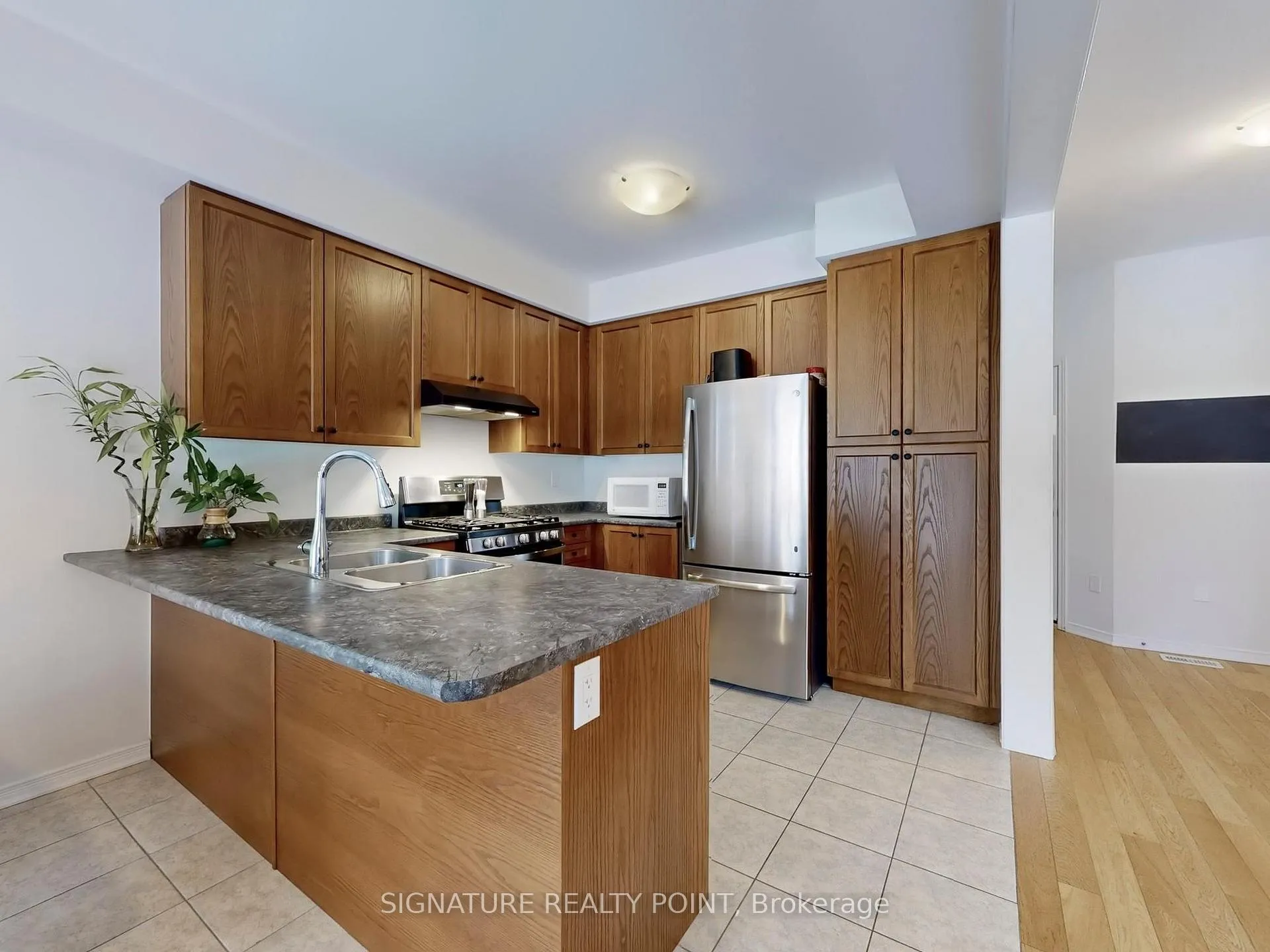 Photo 8 of 32 Whithorn Crescent, Haldimand — HOMEH
