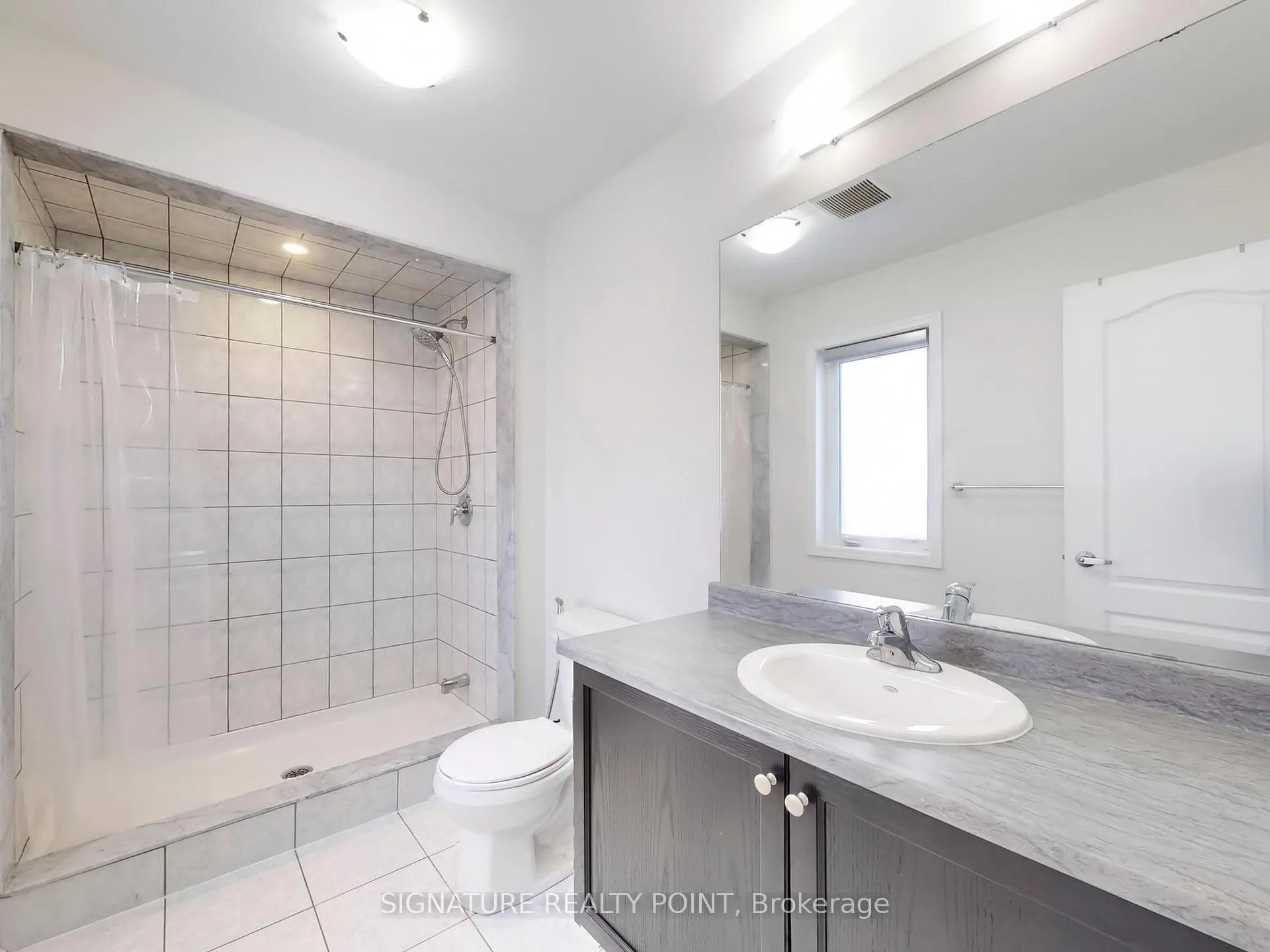 Photo 24 of 32 Whithorn Crescent, Haldimand — HOMEH