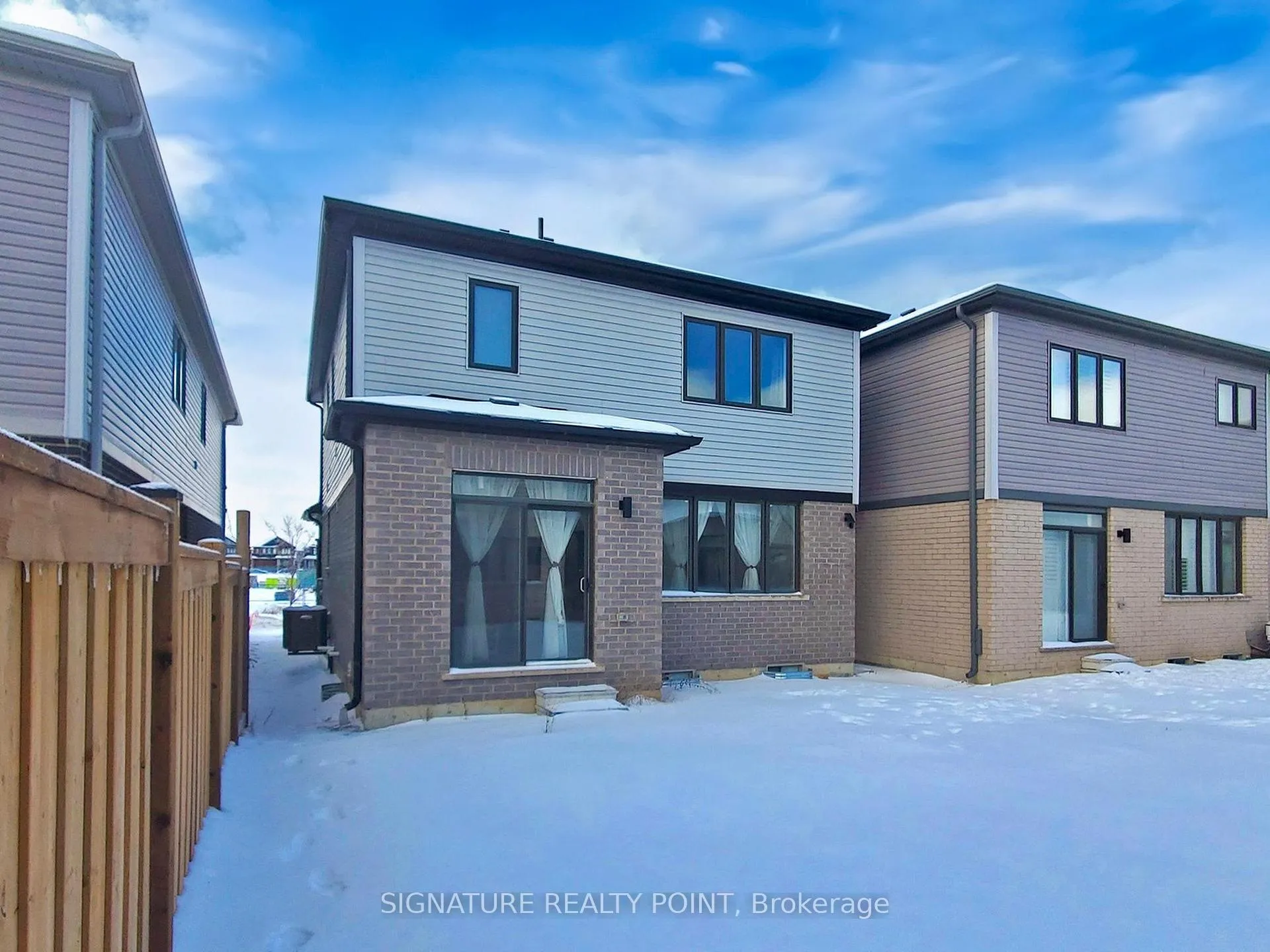 Photo 33 of 32 Whithorn Crescent, Haldimand — HOMEH