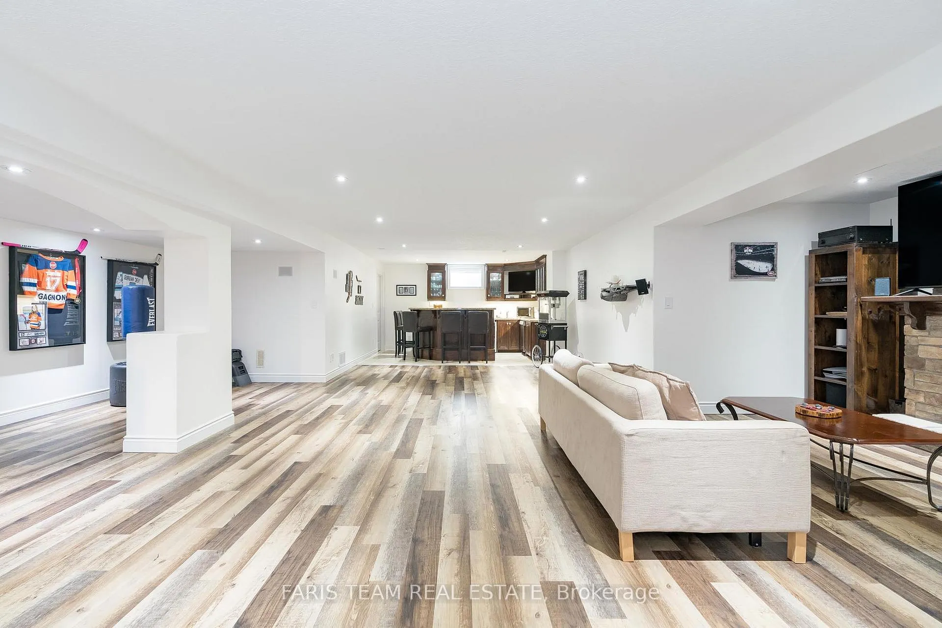 Photo 24 of 16 Boothby Crescent, Springwater, Minesing — HOMEH