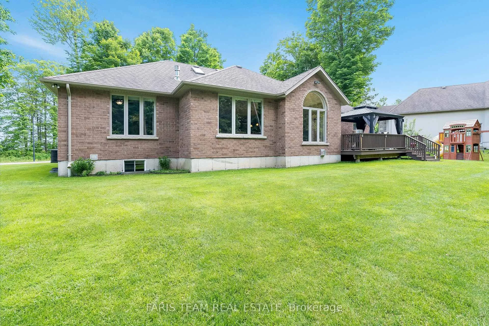 Photo 33 of 16 Boothby Crescent, Springwater, Minesing — HOMEH