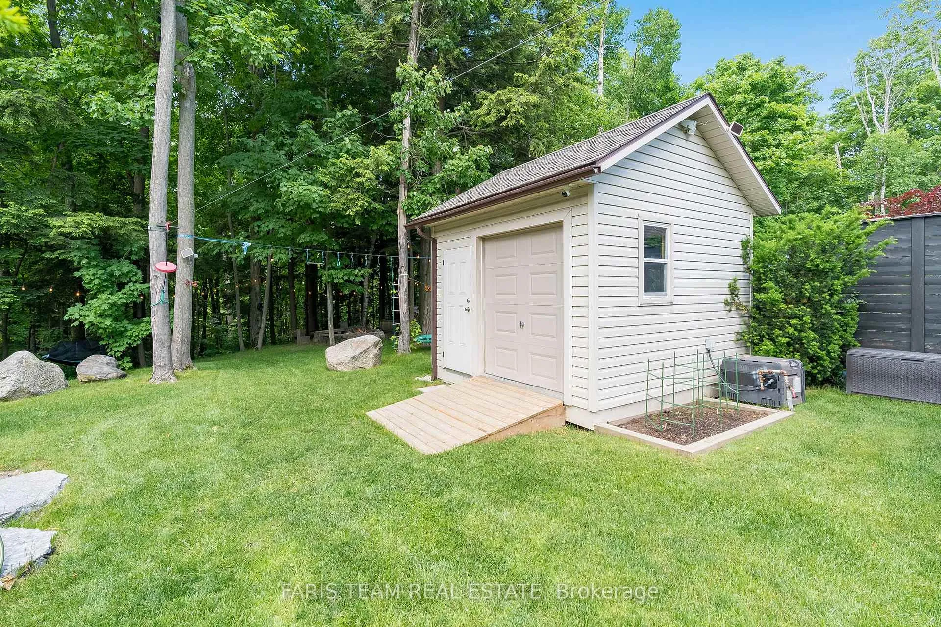 Photo 34 of 16 Boothby Crescent, Springwater, Minesing — HOMEH