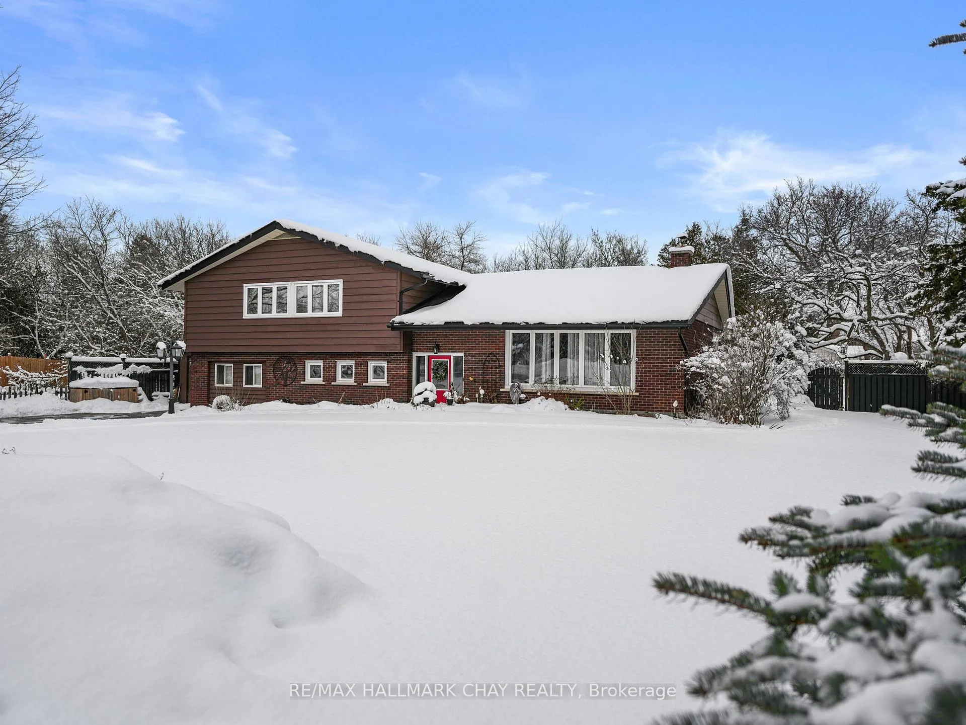 Photo 1 of 636 Victoria Street E, New Tecumseth, Rural New Tecumseth — HOMEH