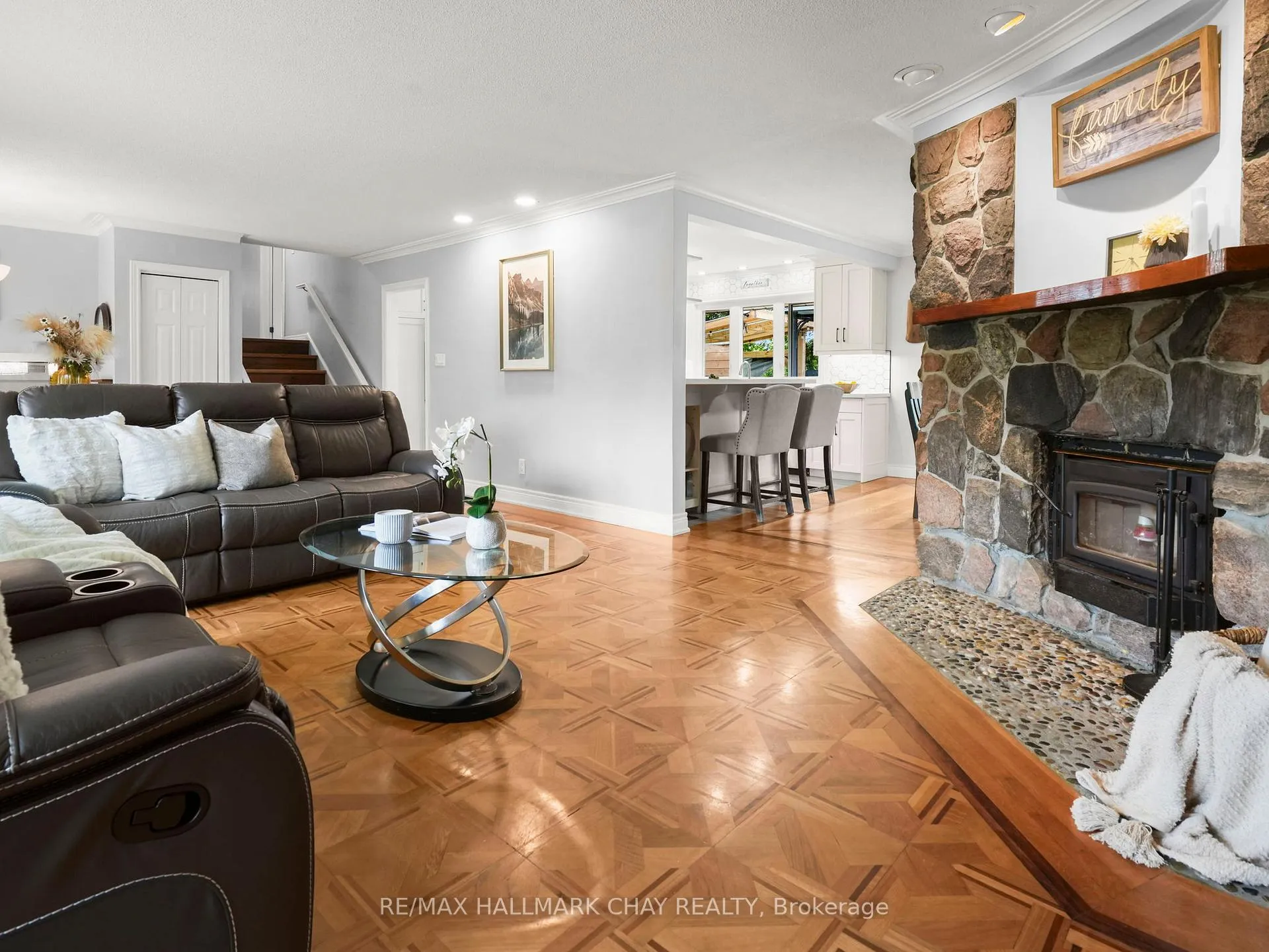 Photo 9 of 636 Victoria Street E, New Tecumseth, Rural New Tecumseth — HOMEH