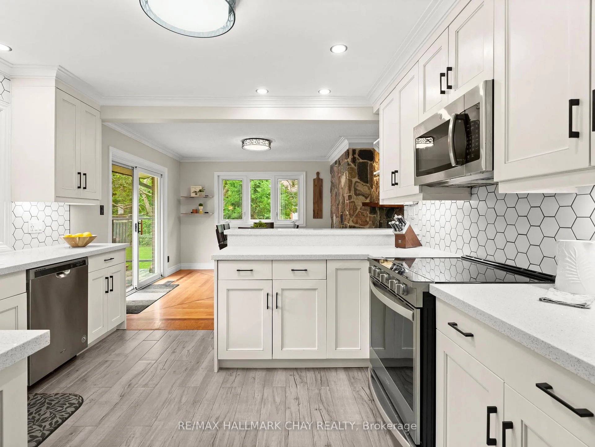 Photo 12 of 636 Victoria Street E, New Tecumseth, Rural New Tecumseth — HOMEH