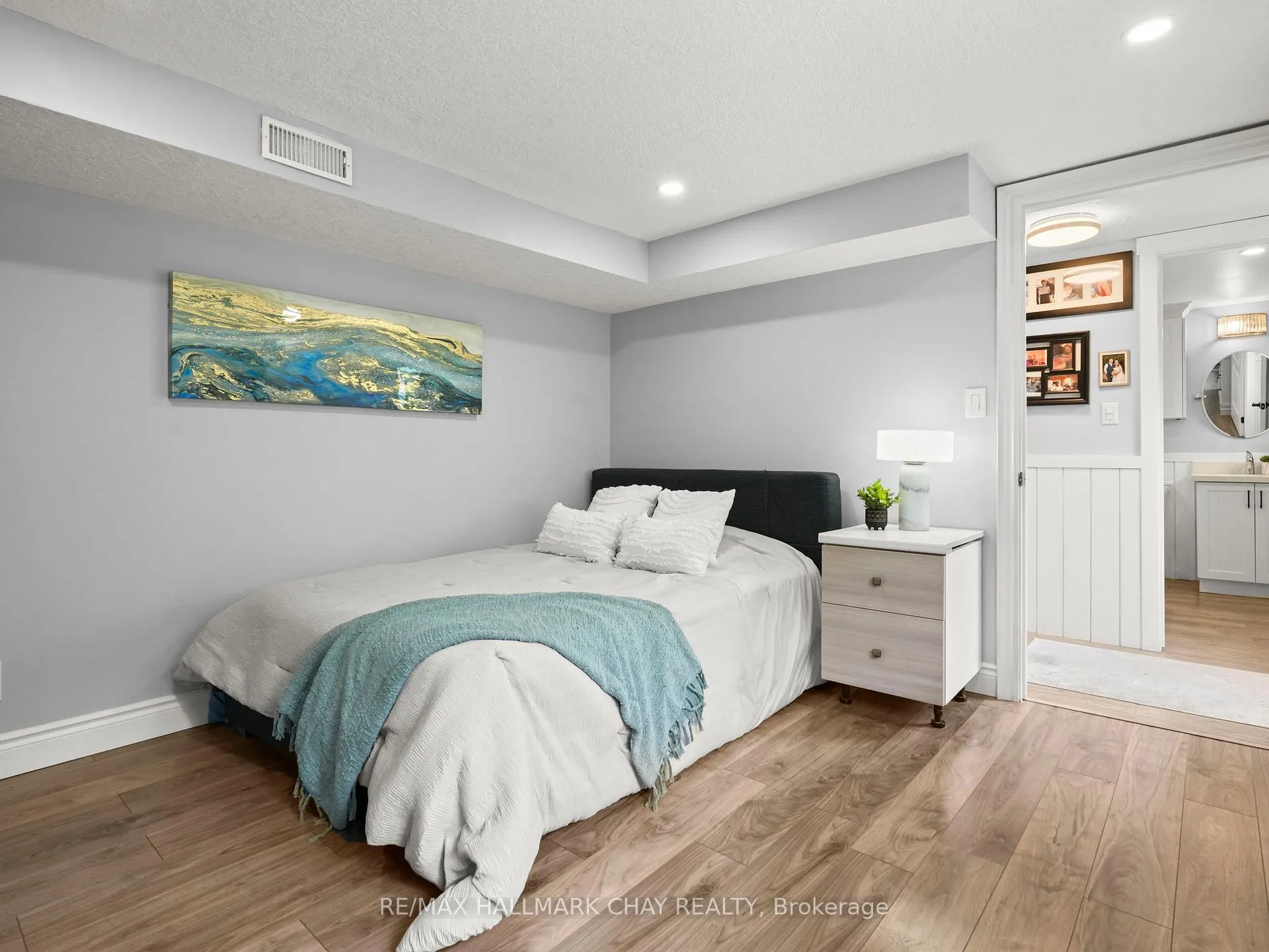 Photo 29 of 636 Victoria Street E, New Tecumseth, Rural New Tecumseth — HOMEH