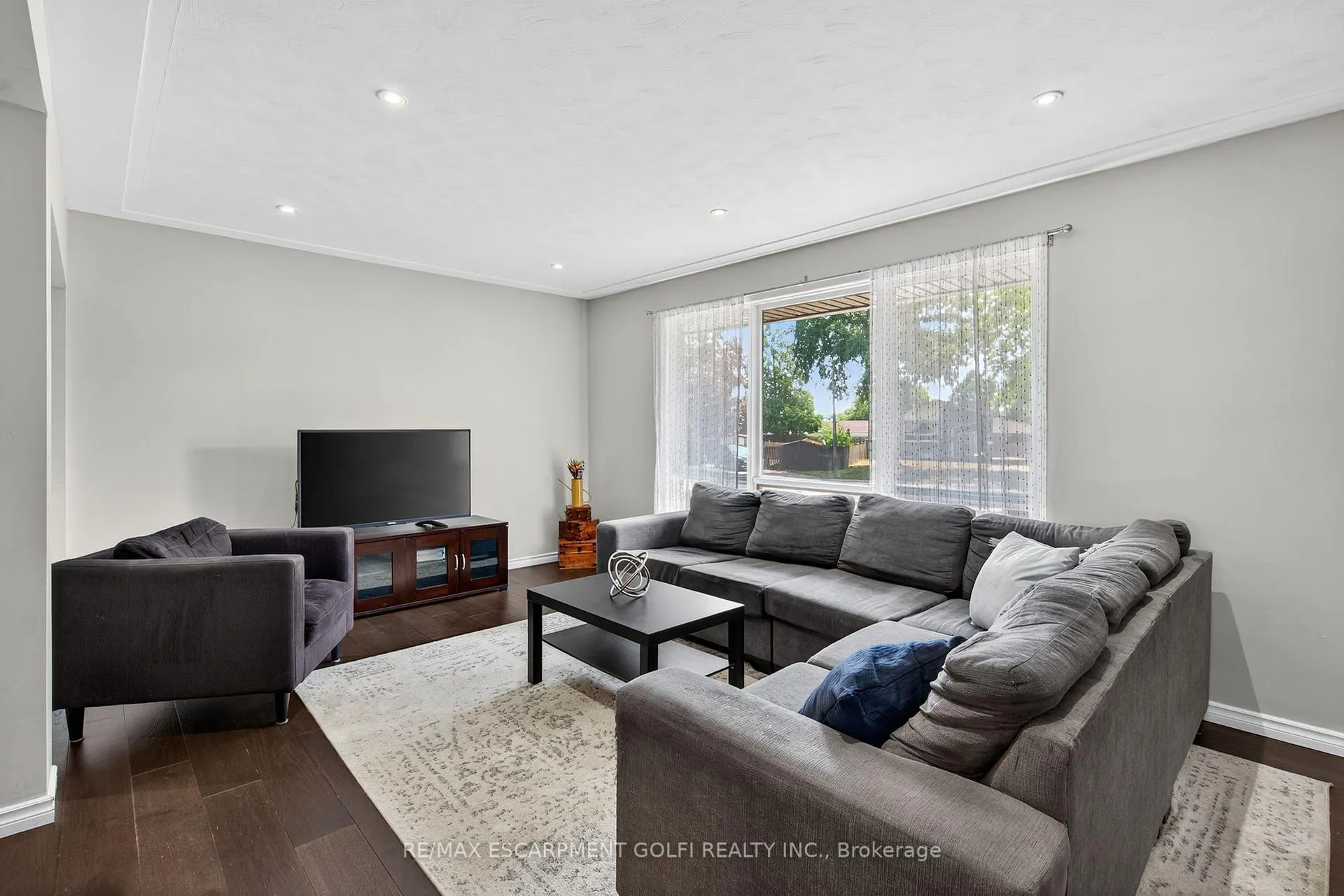 Photo 9 of 4 Harvard Avenue, Brantford — HOMEH