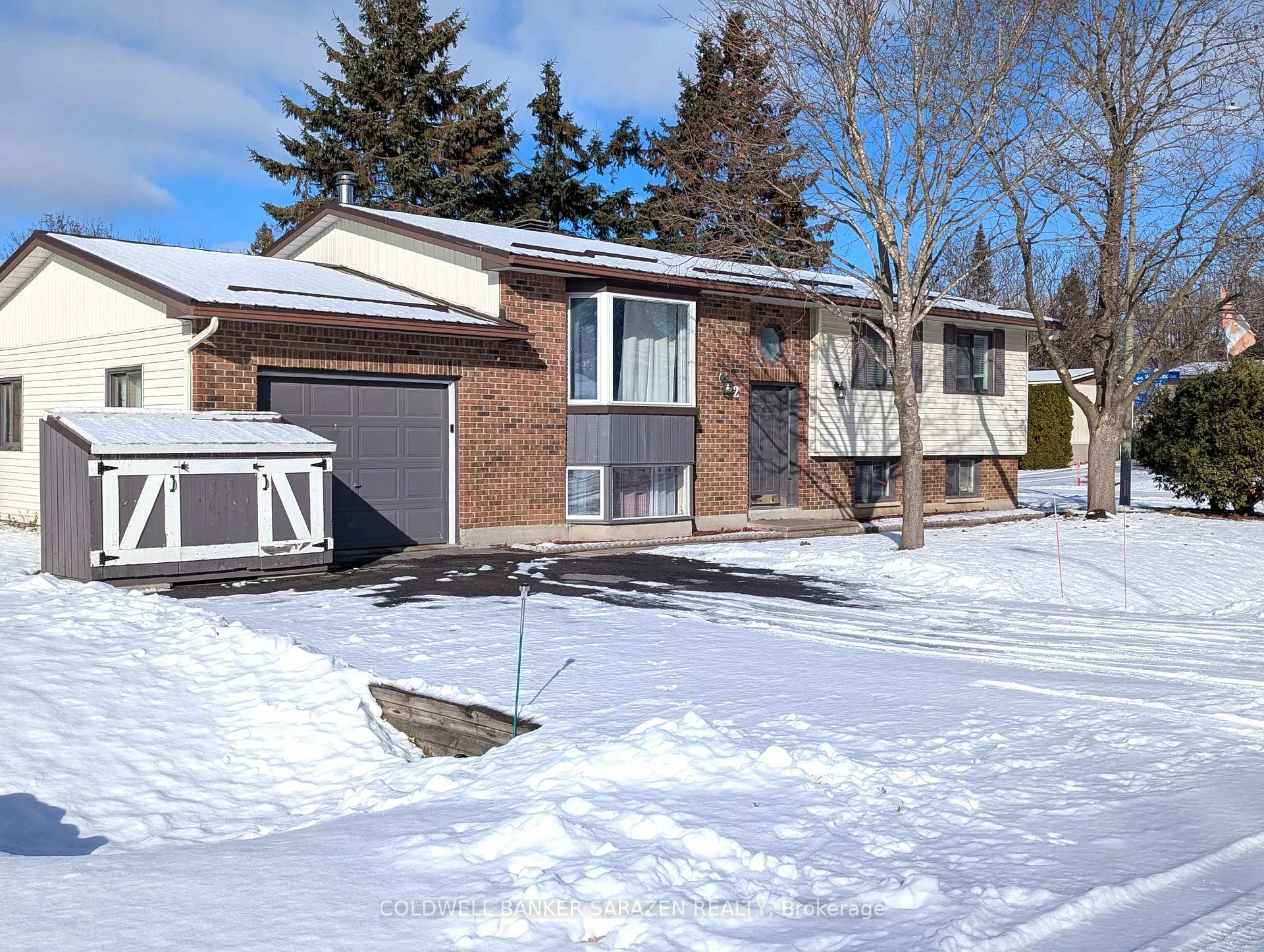 Photo 2 of 2 Dowdall Crescent, Ottawa, Fringewood — HOMEH